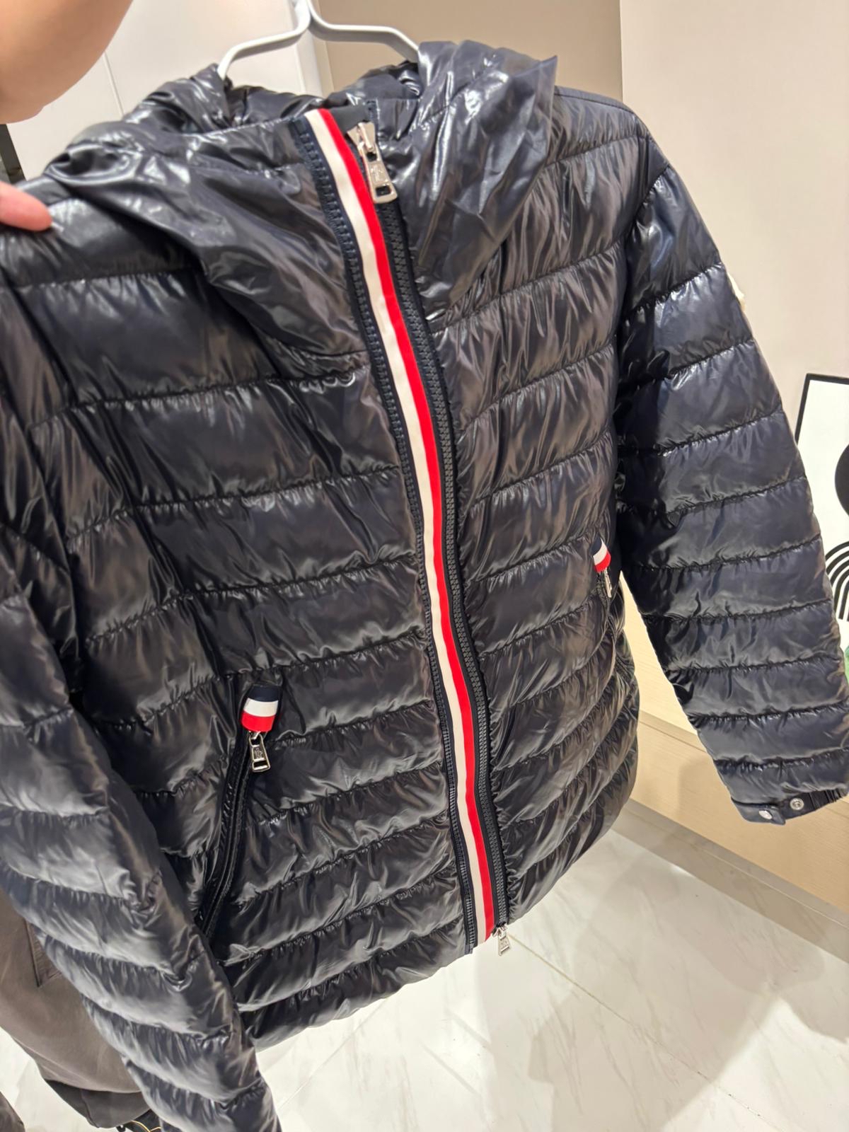 MONCLER outer size 1 ,90% Down, 10 % Feather Outer 90%鵝絨,10%羽毛 navy外套 98%new