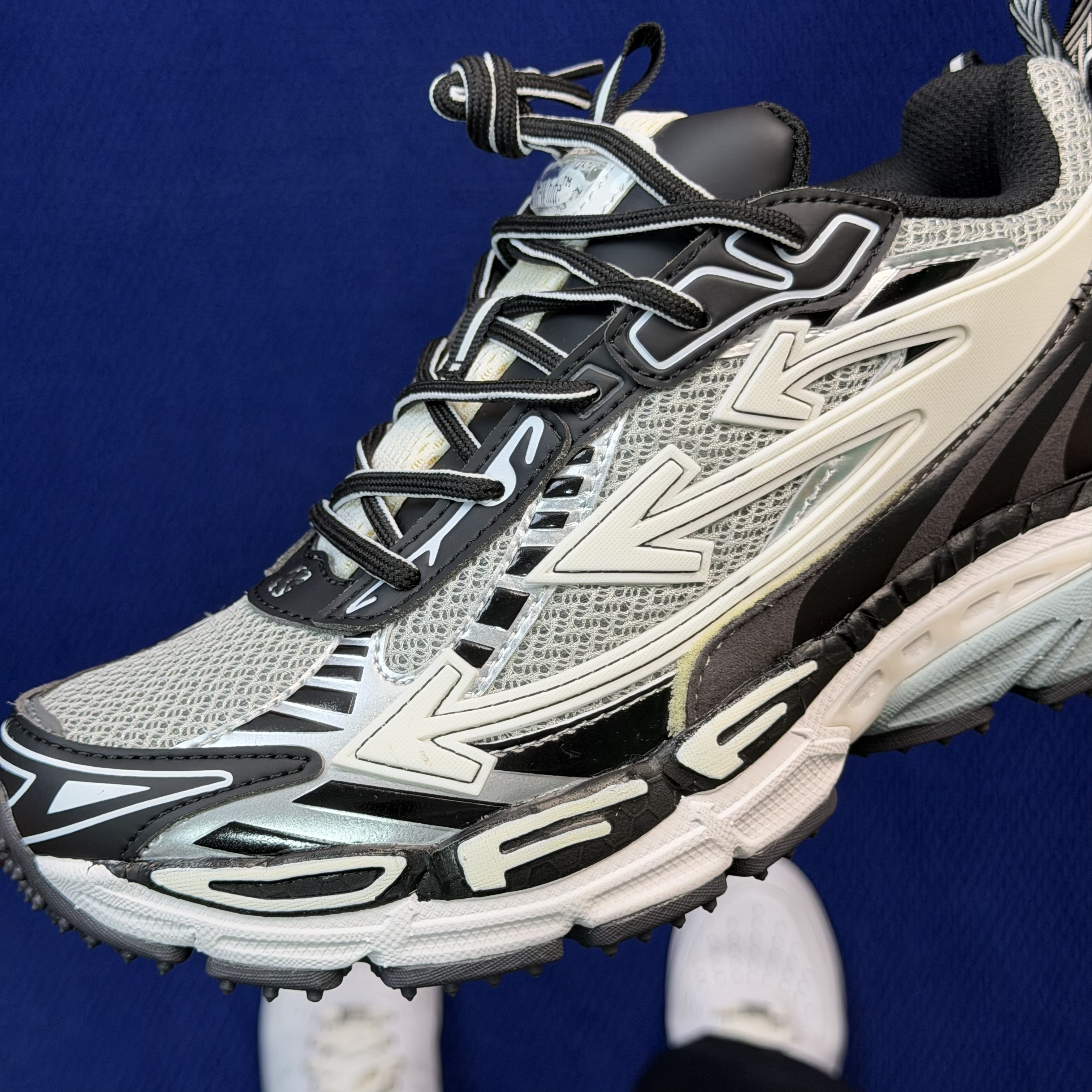 Off-White Be Right Back