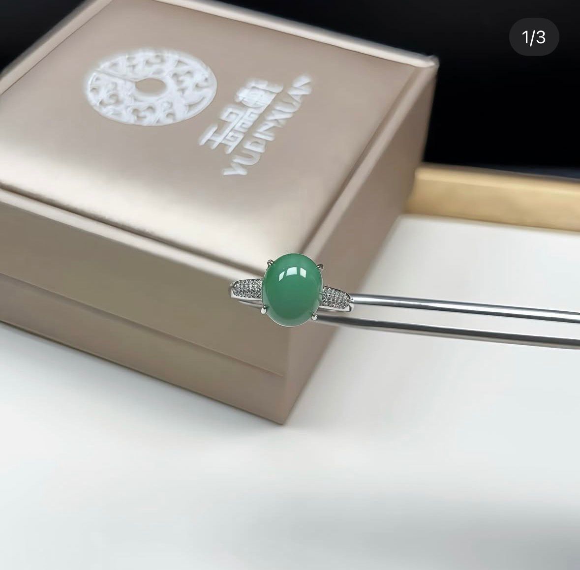 陽綠翡翠蛋面銀鑲戒指