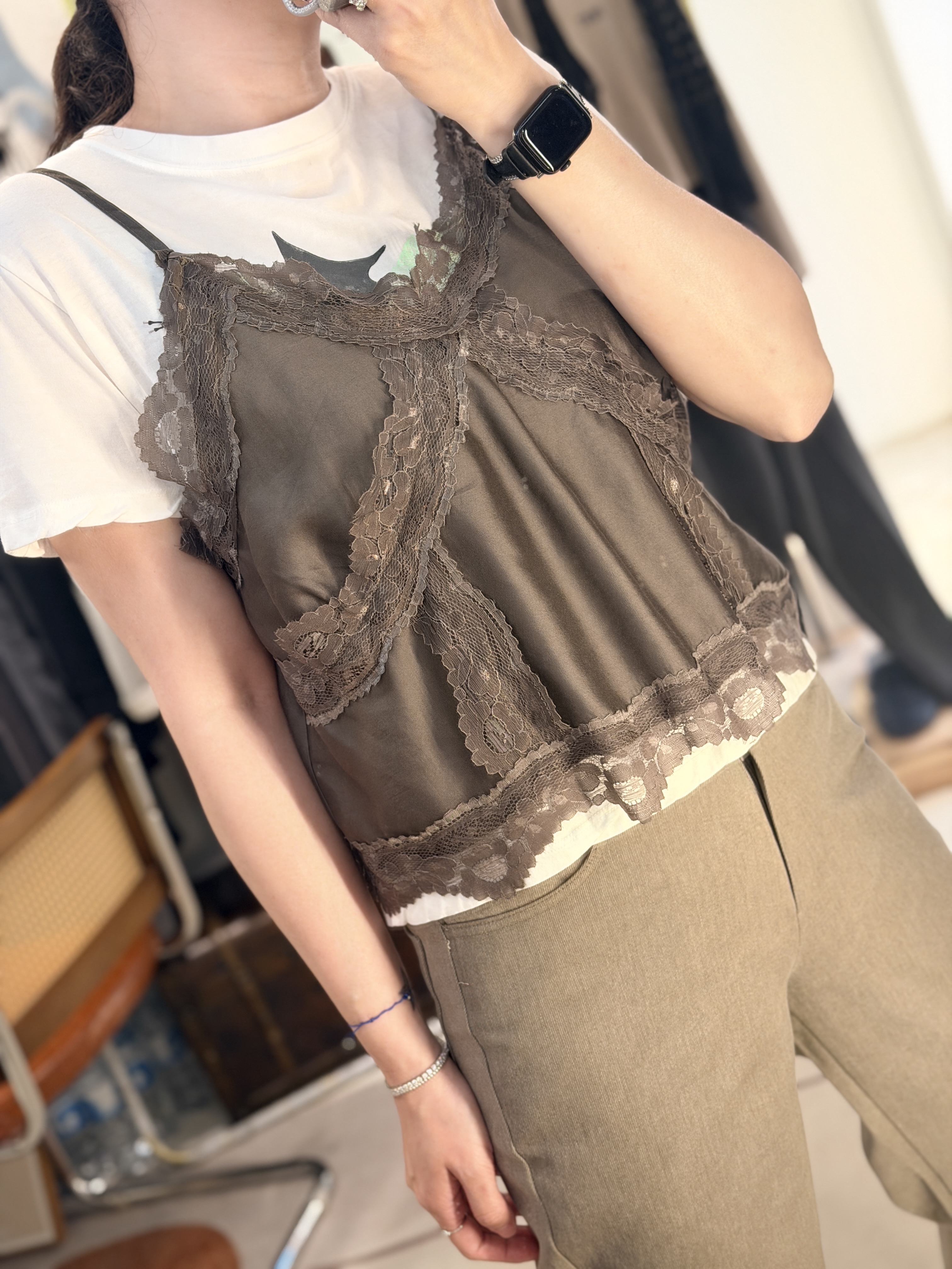 Linen vest w/ lace details