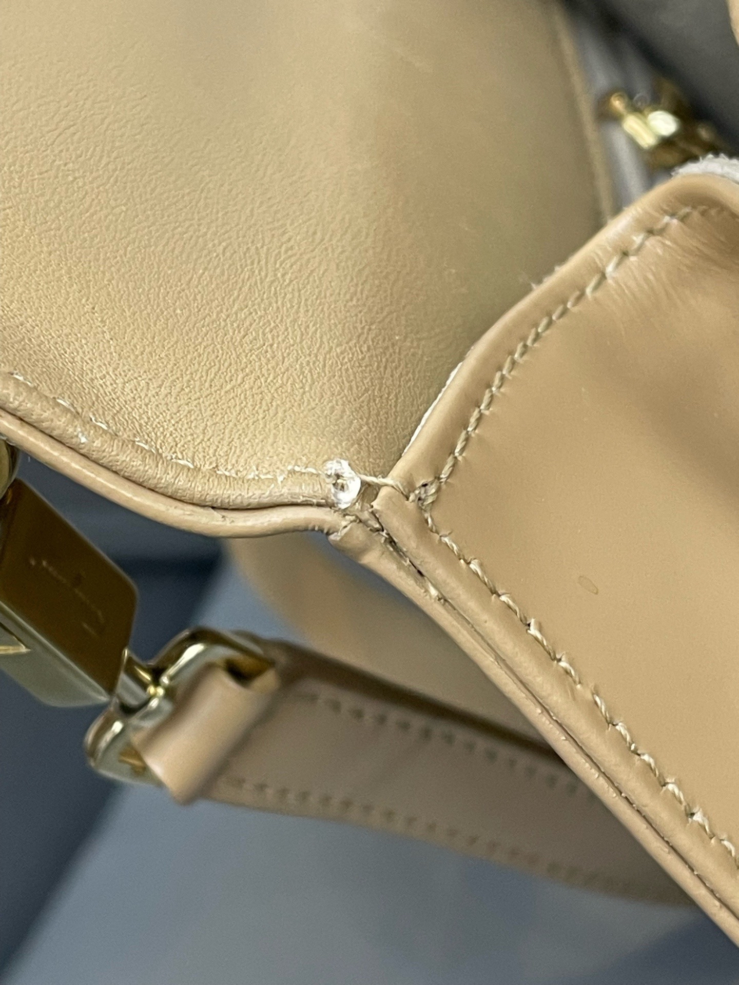 【預訂貨品】Ferragamo現代款奶茶色mini tote