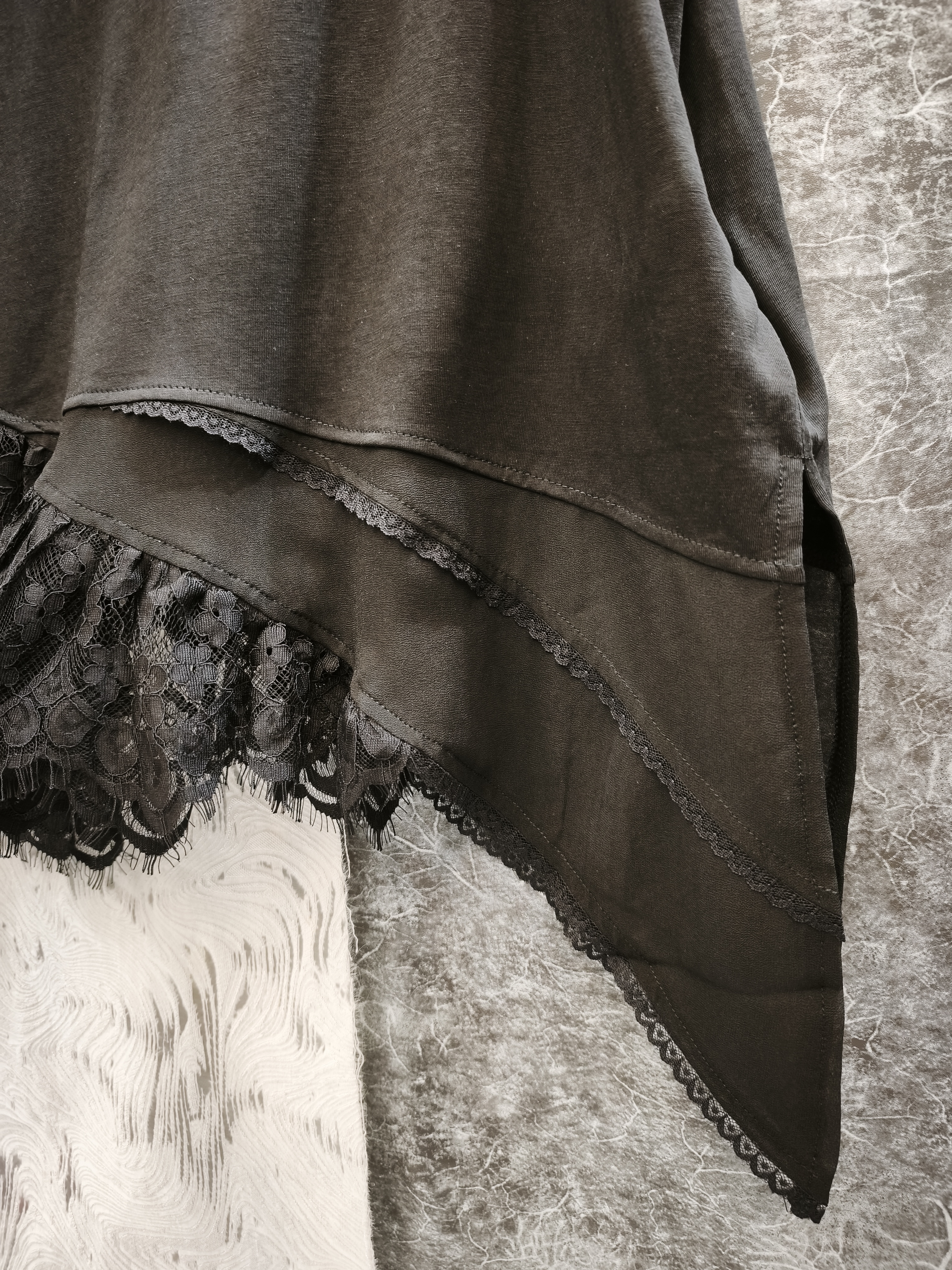 百搭蕾絲V領打底