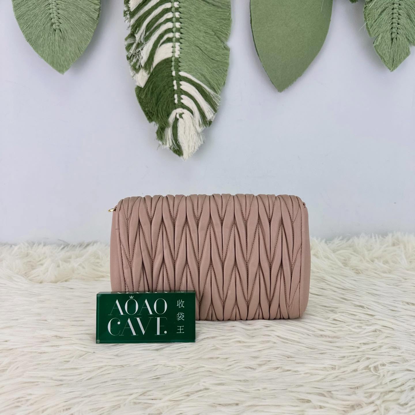 MIU MIU🤍PRE OWNED Matelassé Flap 裸粉色皺摺斜肩包🩷