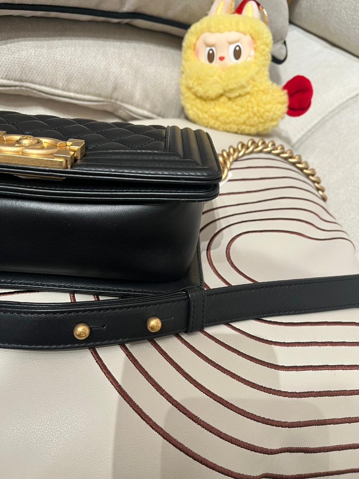 Chanel boy 20cm A67085 黑色牛皮金扣,100%Authentic ,98%new ✅晶片✅dust bag ✅盒