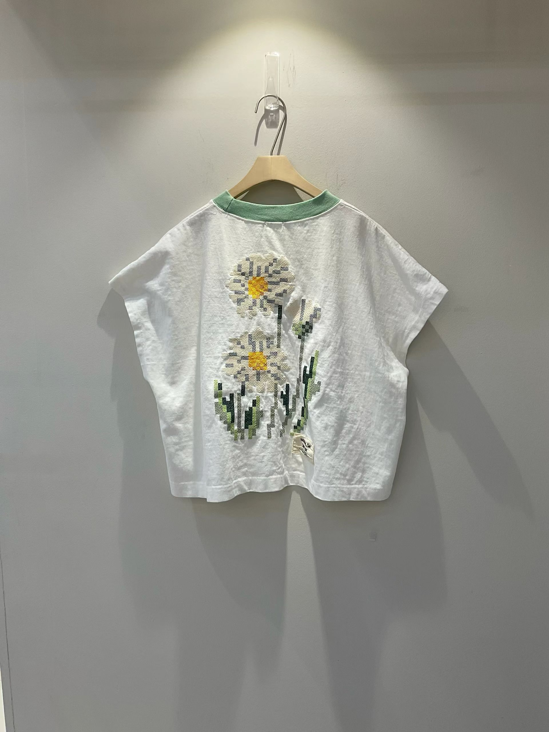 4N5刺繡花Tee