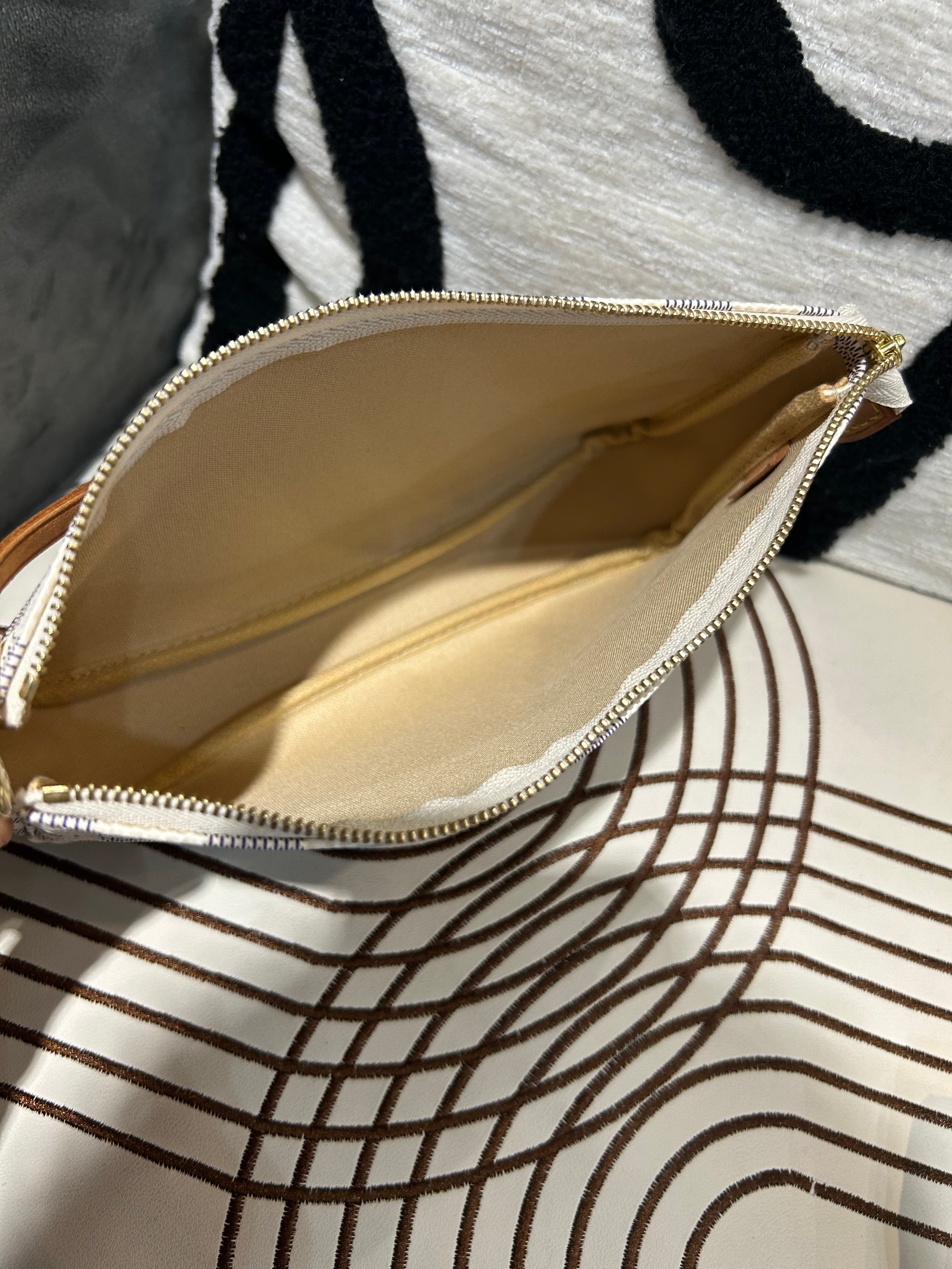 Louis Vuitton LV Pochette 白色棋盤格hobo bag 100%Authentic,98%new  