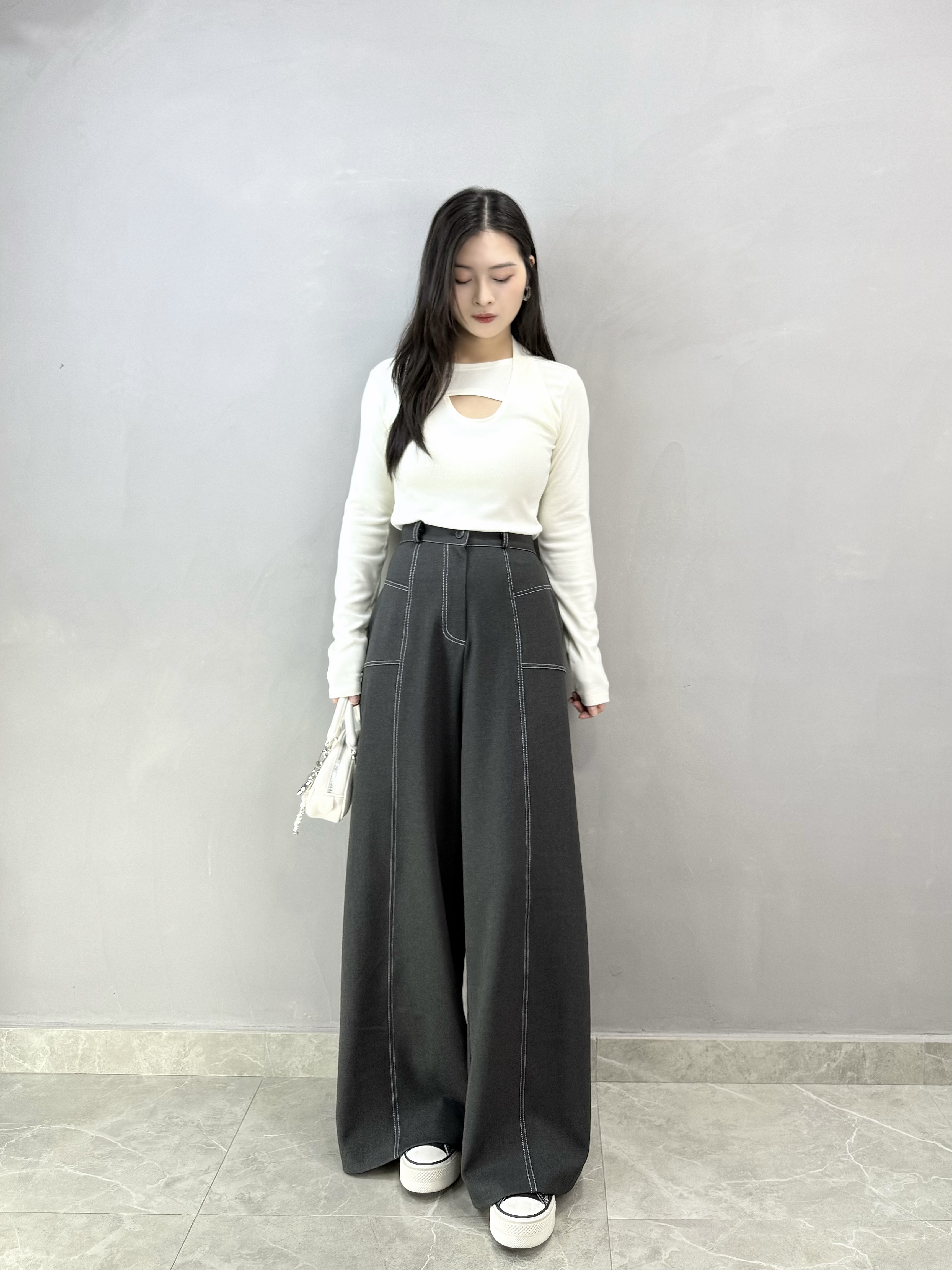 I85 設計感U領暗紋Tee