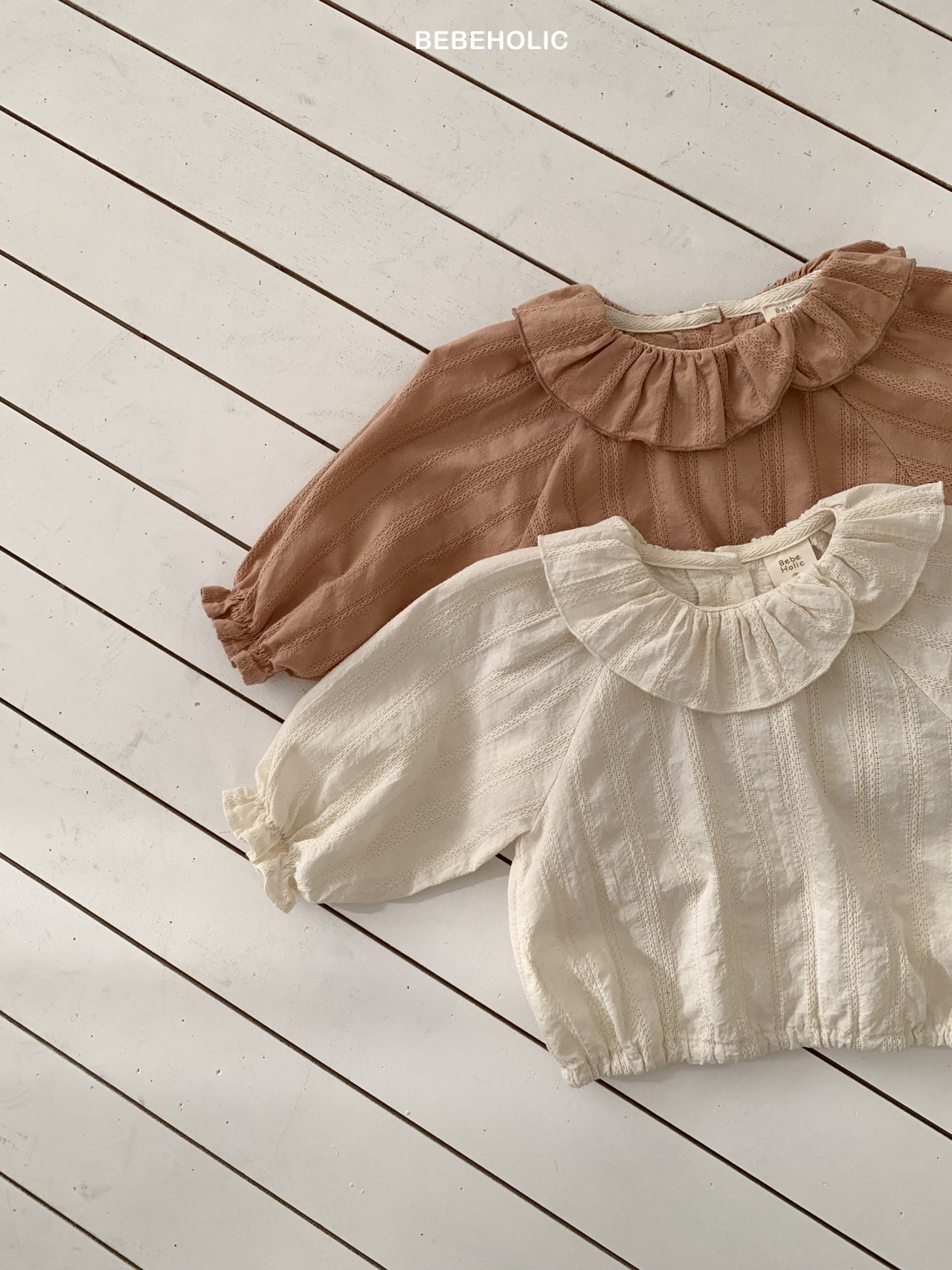 🌸預訂 韓國直送🌸🇰🇷BEBEHOLIC兩色提花荷葉領長袖上衣