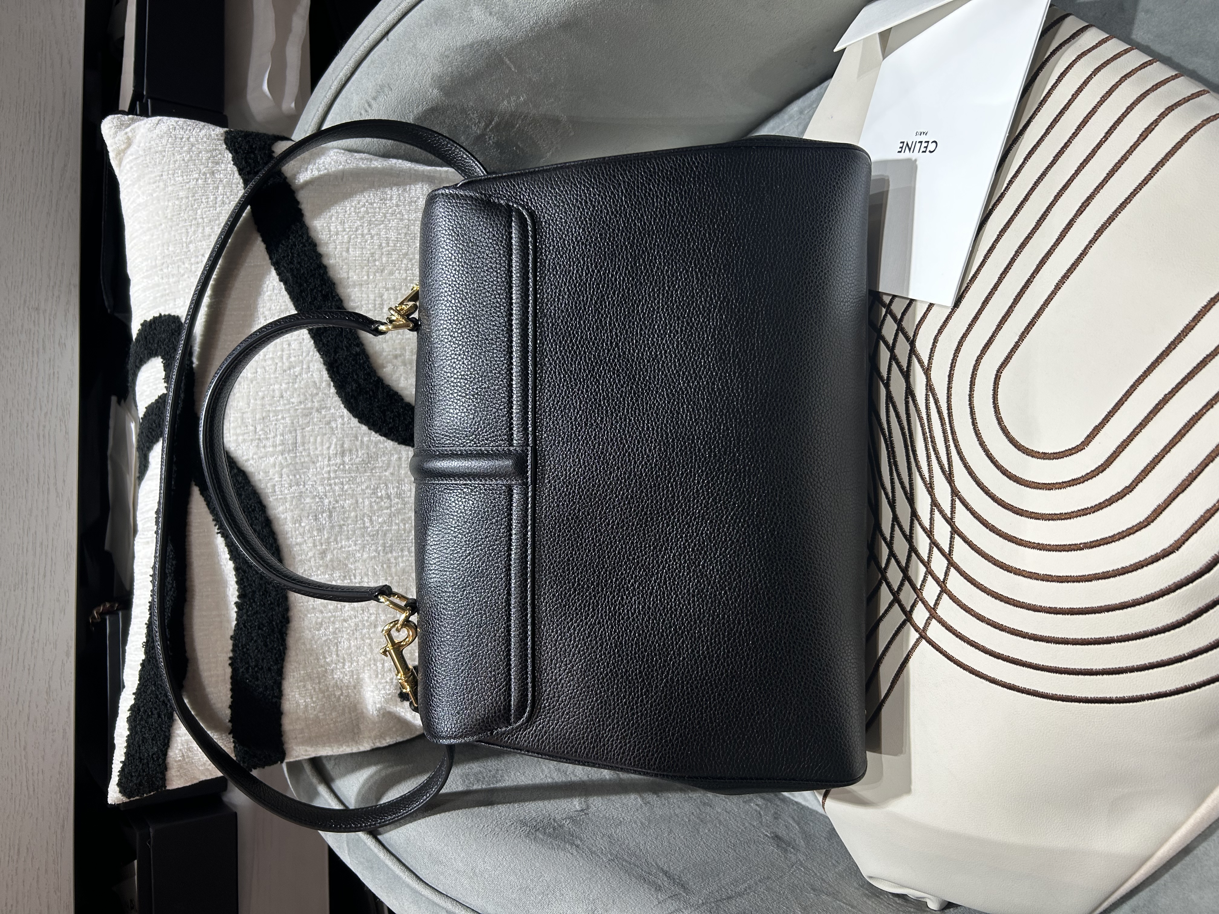 CELINE 16 Medium 2 way bag Black Calfskin黑色小牛皮16 中號兩用袋100%Authentic, 98%new ✅專門店收據✅防塵袋✅肩帶 