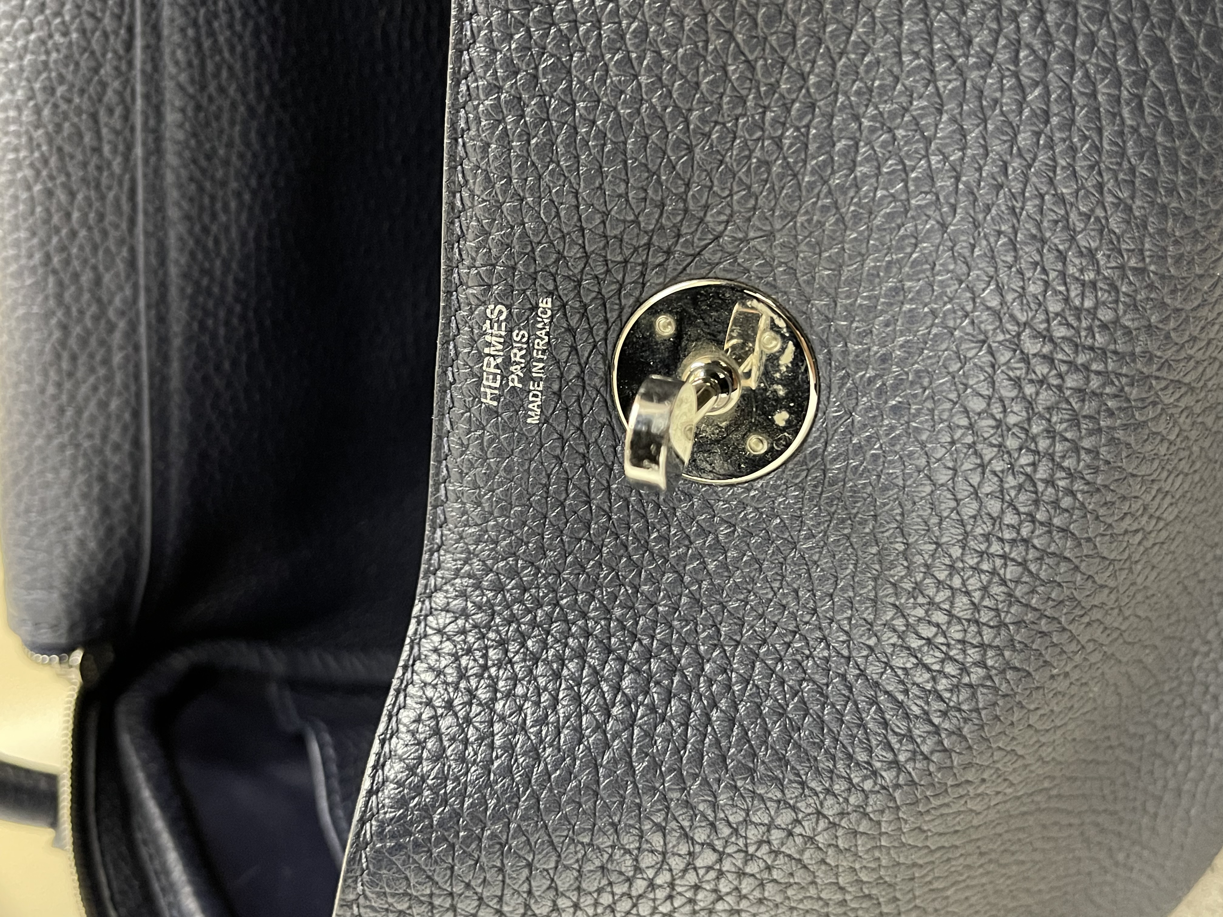 Pre-owned Hermes Lindy 26/ Stamp X/ Product Code: 26012411