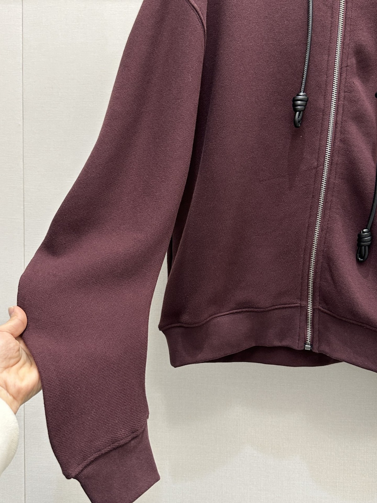 【頂級原單】LOEWE 皮質抽繩連帽拉鍊外套