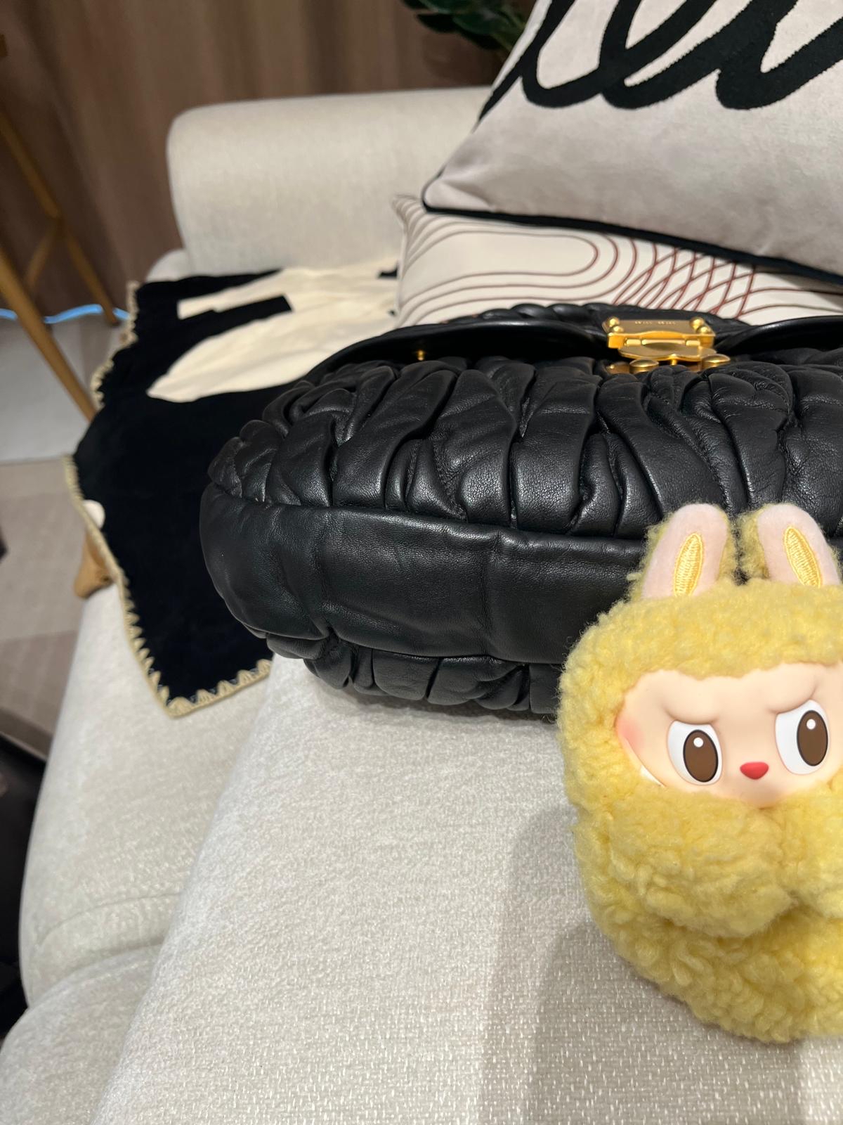 Miu Miu 2Way Shoulder Bag 黑色金扣 100%Authentic, 92%New ✅Dust bag