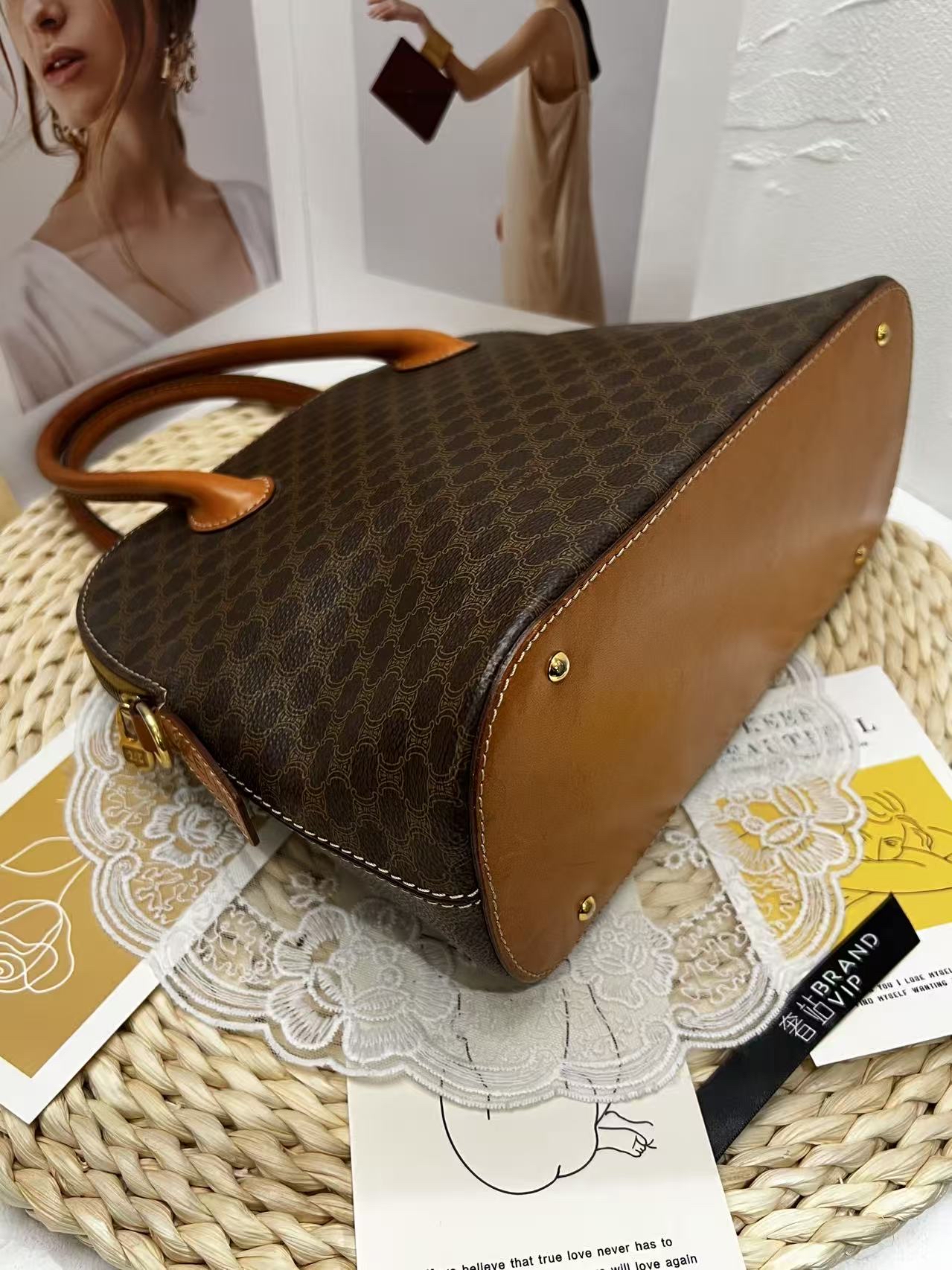Celine Vintage Macadam Canvas Bolide Bag（揹帶款）