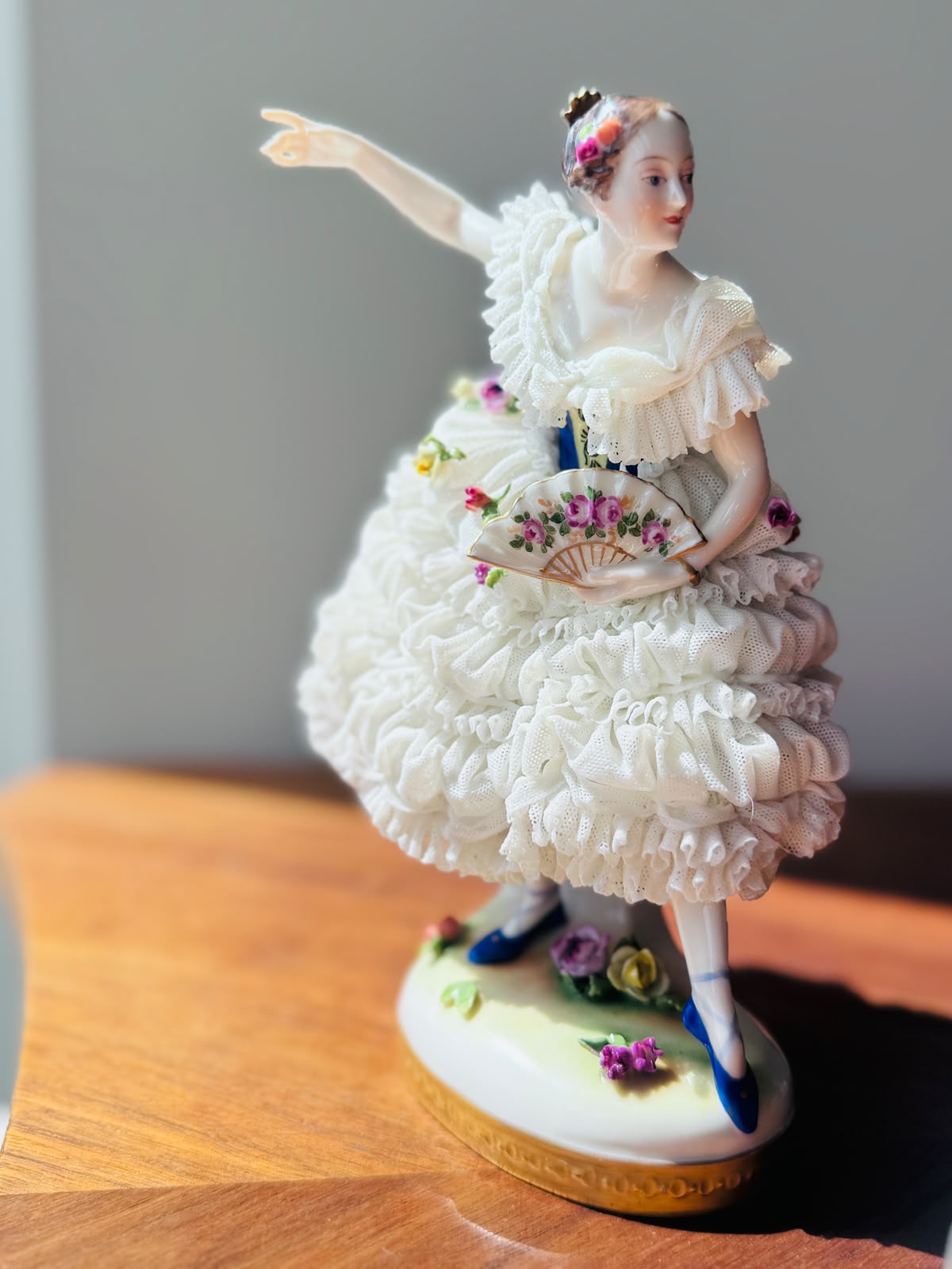 Antique Early 20th Century German Dresden-Style Hand-painted Porcelain Lace Lady Figurine (MT2615)