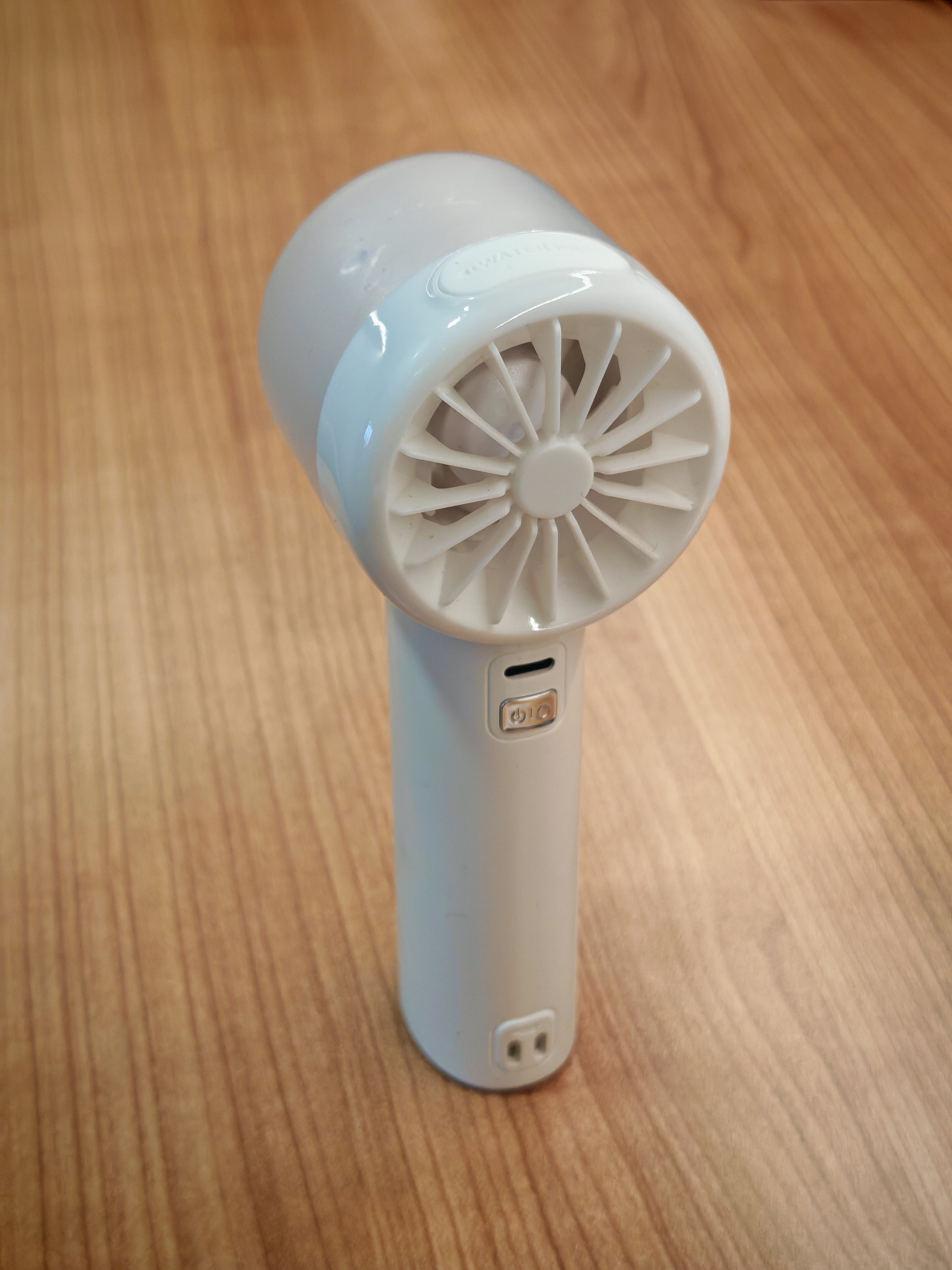 夏日救星: 噴霧小風扇 (牛乳白) [預計 : 6月中至尾發貨]