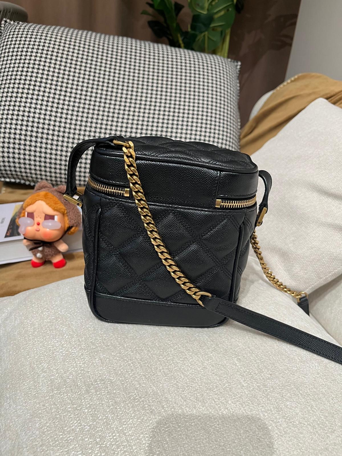 Ysl 80'S VANITY BAG IN CARRÉ-QUILTED GRAIN DE POUDRE EMBOSSED LEATHER 100%Authentic, 98%new ✅Dust bag