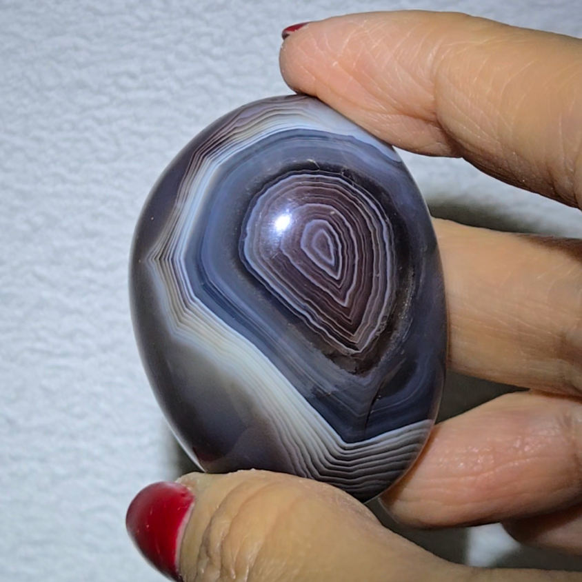 Botswana agate tumble stone with pink banding - AG429