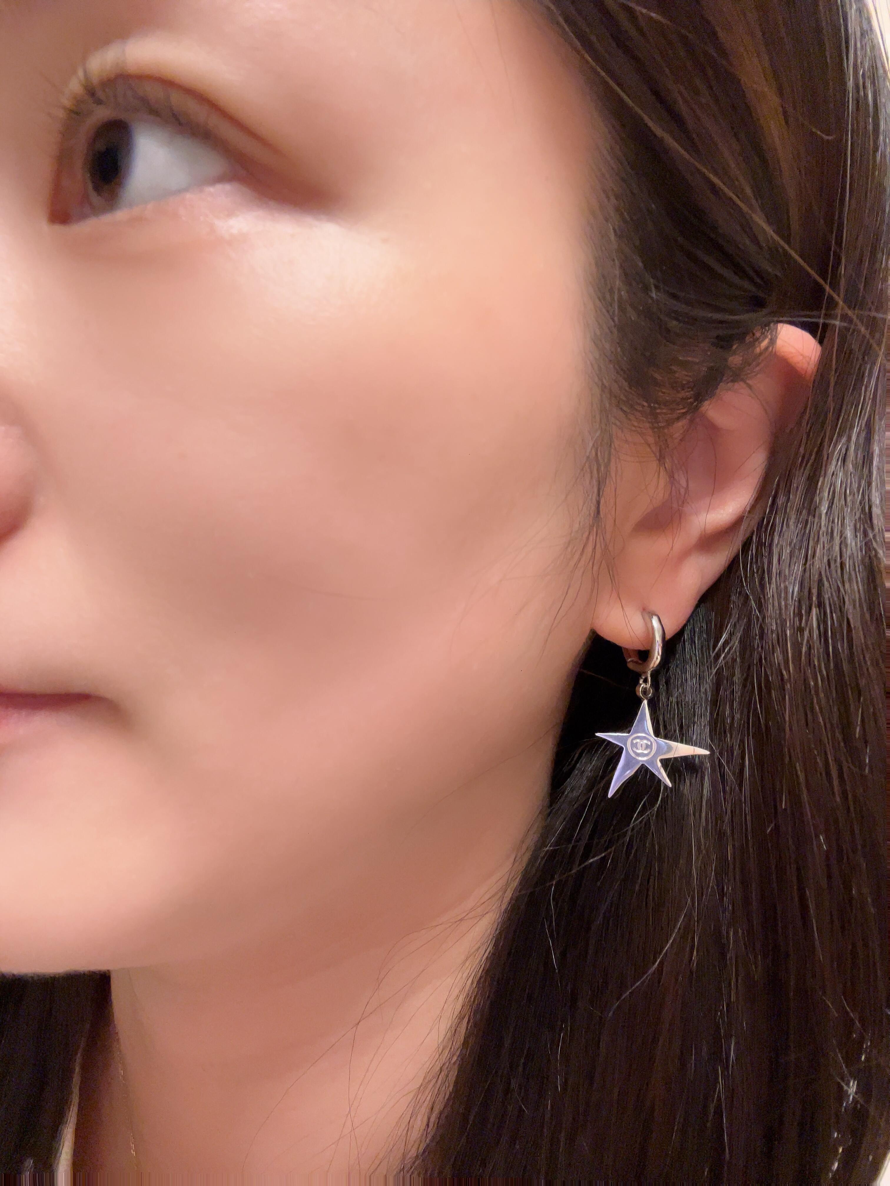 ✨可以Diy項鍊痛同耳環😍 Chanel 香奈兒 限定星星&經典山茶花吊飾 一盒兩個套裝（不含項鍊和耳扣）