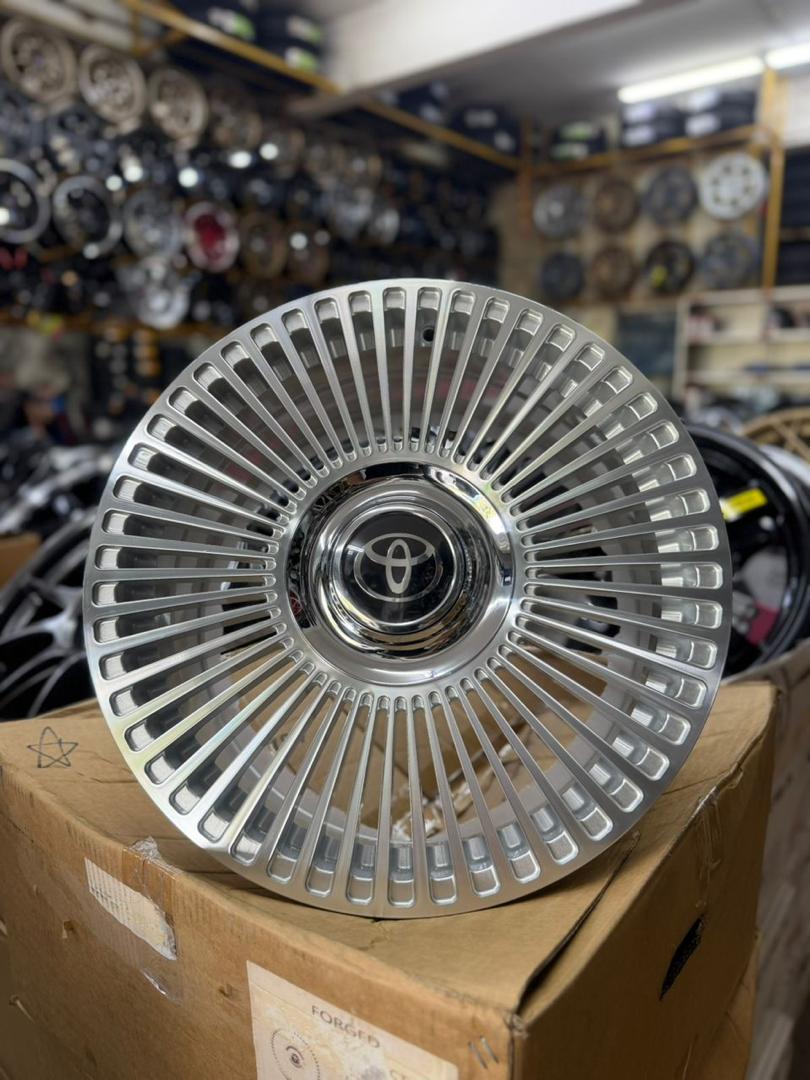 HIACE SPORT RIM 18INCH / H300-SR-5002-GZ