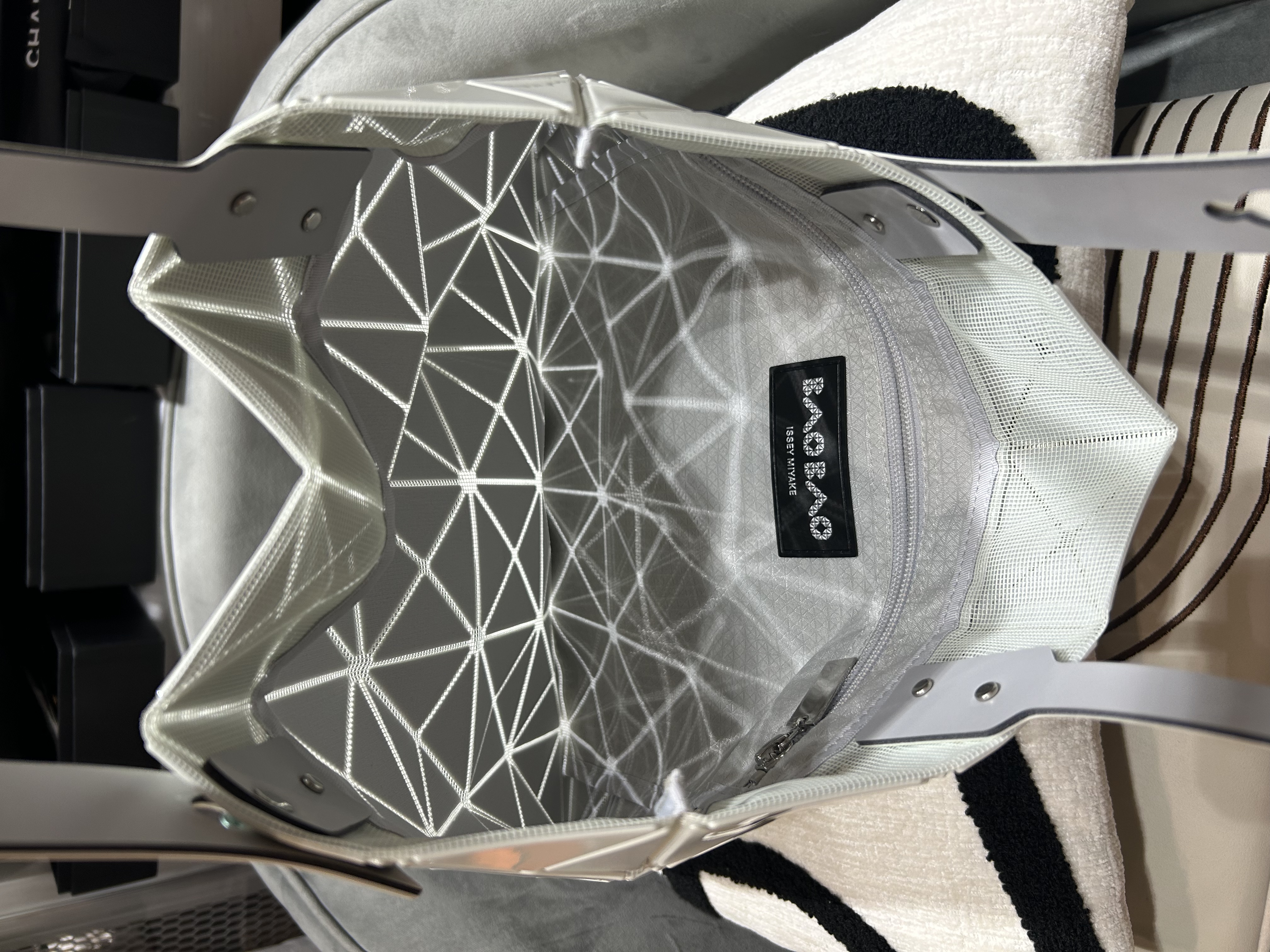 未使用品 Issey Miyake Bao Bao Tote Bag 100%Authentic, Unused 未使用品 ☑️ certificate ☑️Dust bag