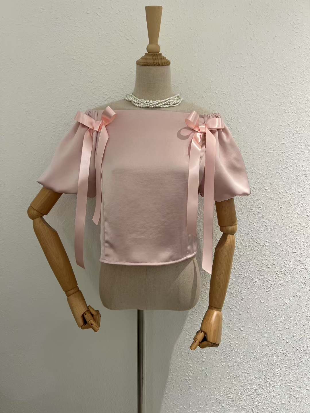 Satin Puff Sleeve Top with Ribbon Bow Detail ‖ 蝴蝶结飘带缎面短袖上衣 KR0111516