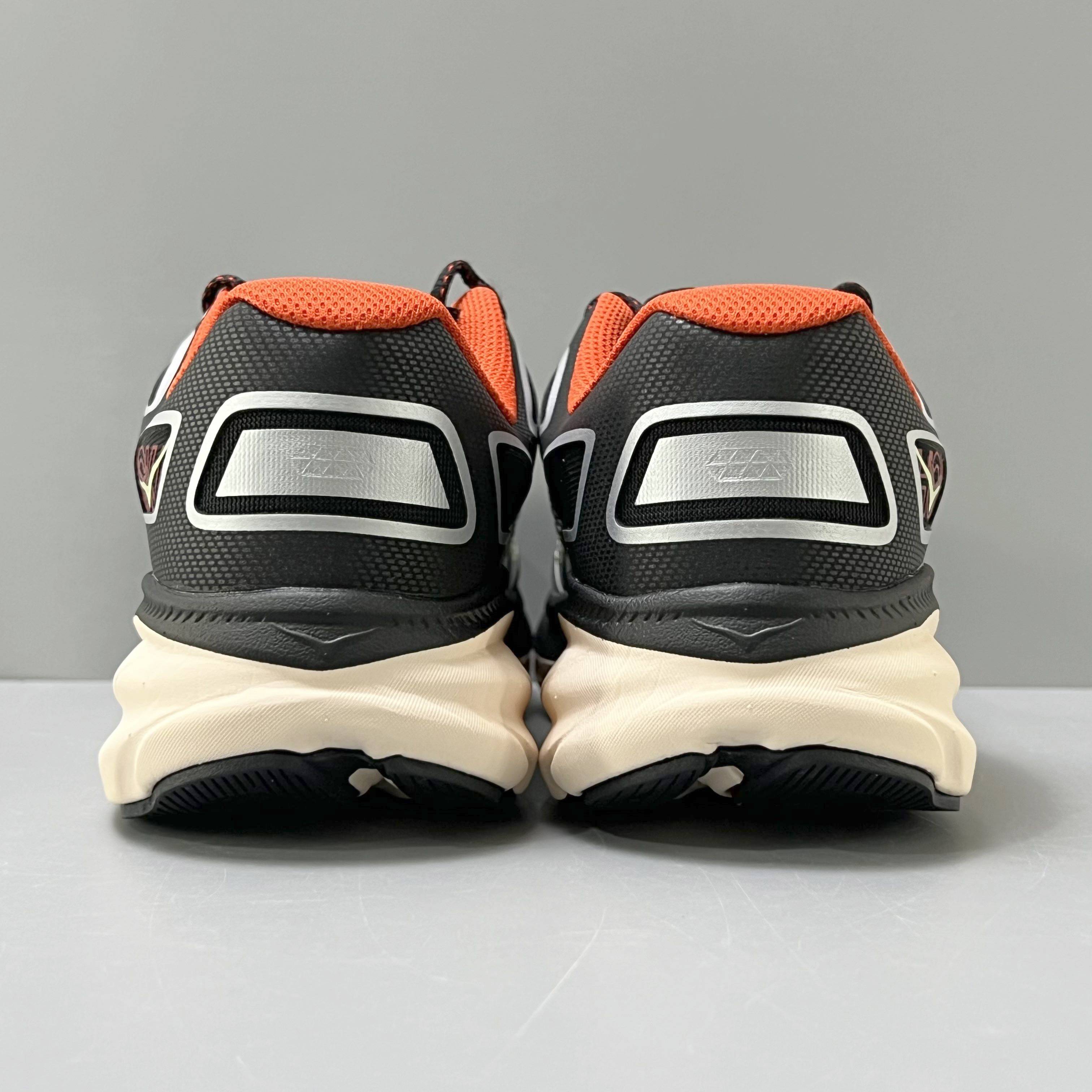 HOKA ONE ONE Clifton One9