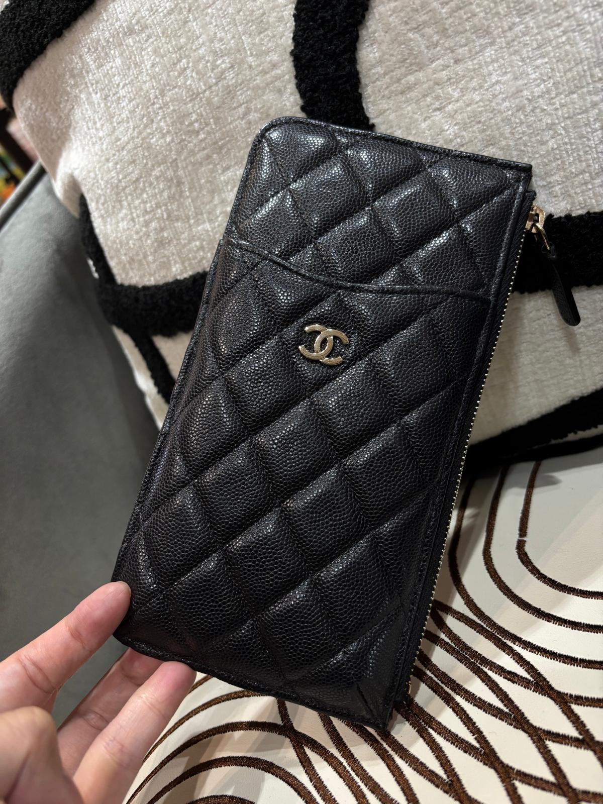 Chanel zip wallet phone pouch 黑色荔枝牛皮金扣 100%Authentic,98%new✅card ✅dust bag 