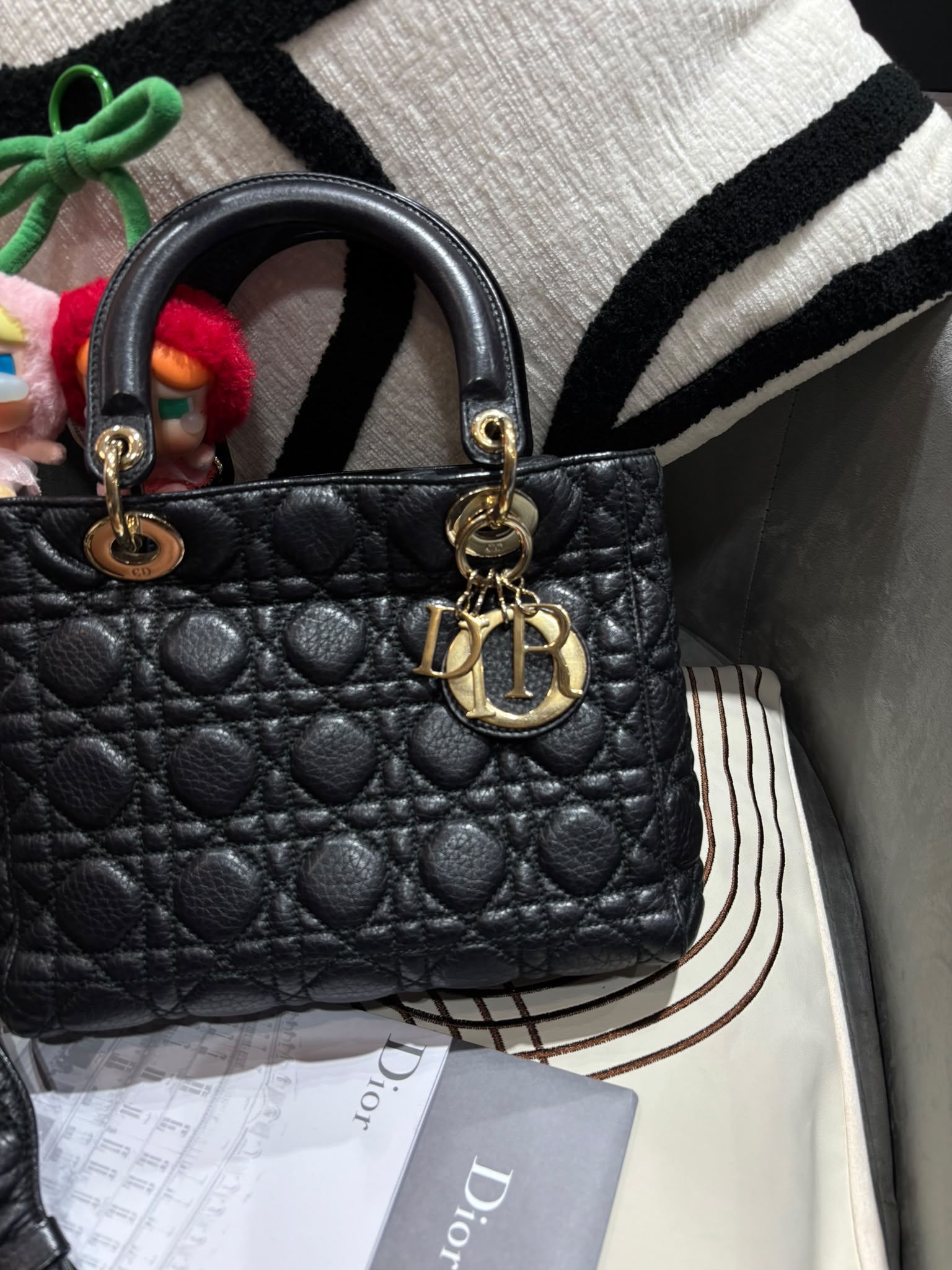 Dior Lady Dior Meidum 黑色牛皮 100%Authentic, 95%New ✅專門店收據18✅ certificate 證書 ✅Dust bag ✅Box