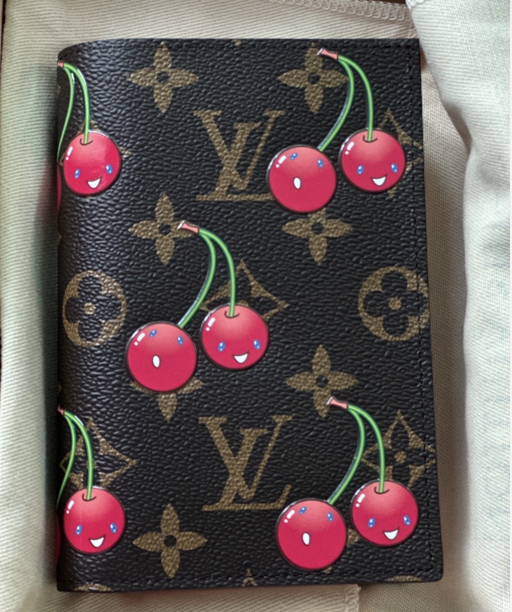 Louis Vuitton 村上隆限量版 Passport 套