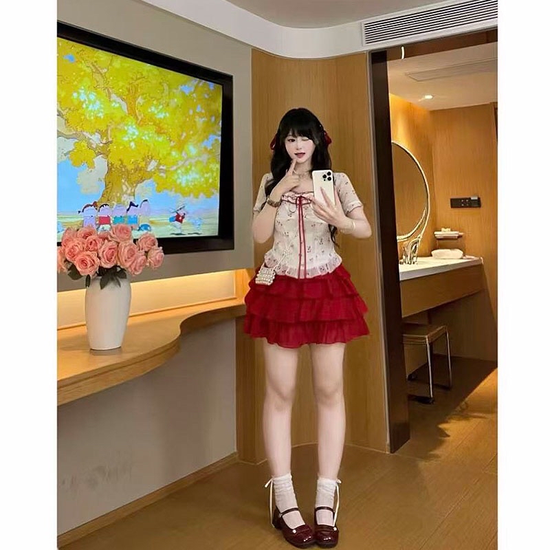 B254(11319衣) 法式气质甜美风桃心领碎花木耳边黑白上衣