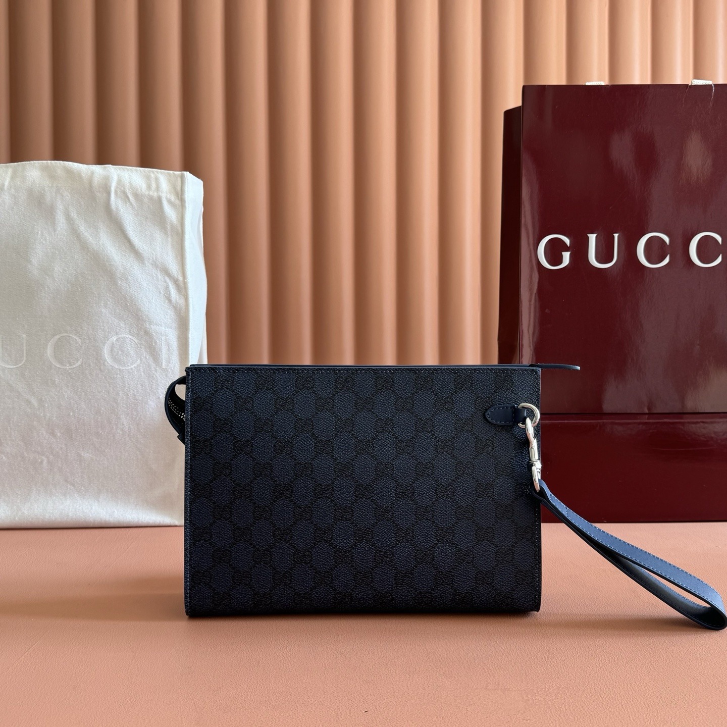 【原單】GUCCI 新年系列互扣式馬鐙印花手拿袋