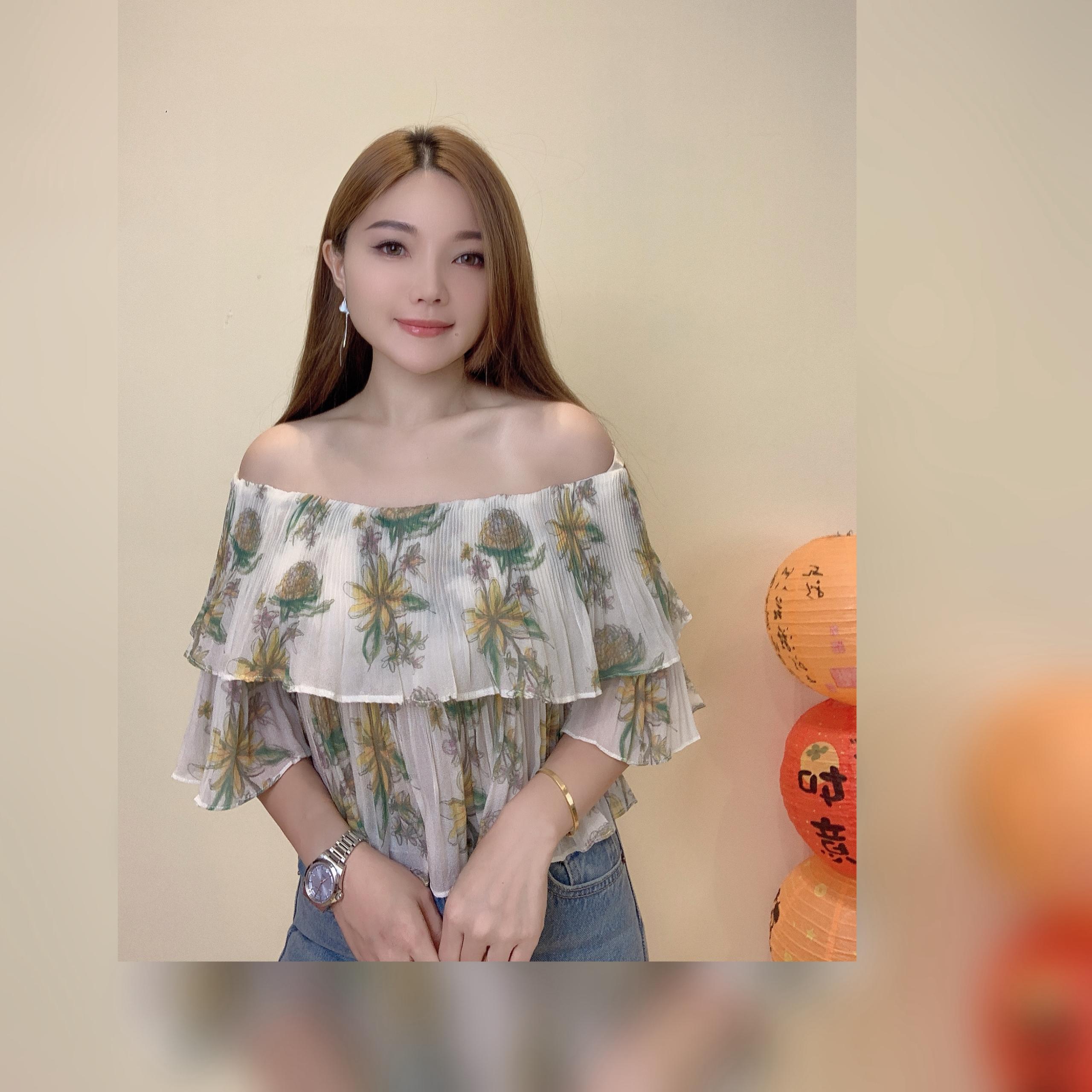 露肩褶裥设计上衣  T0778