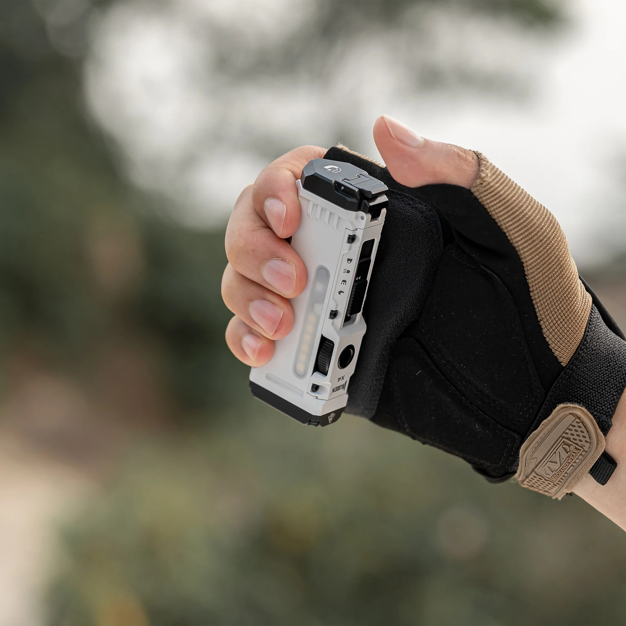 WUBEN X4 緊湊型多功能手電筒