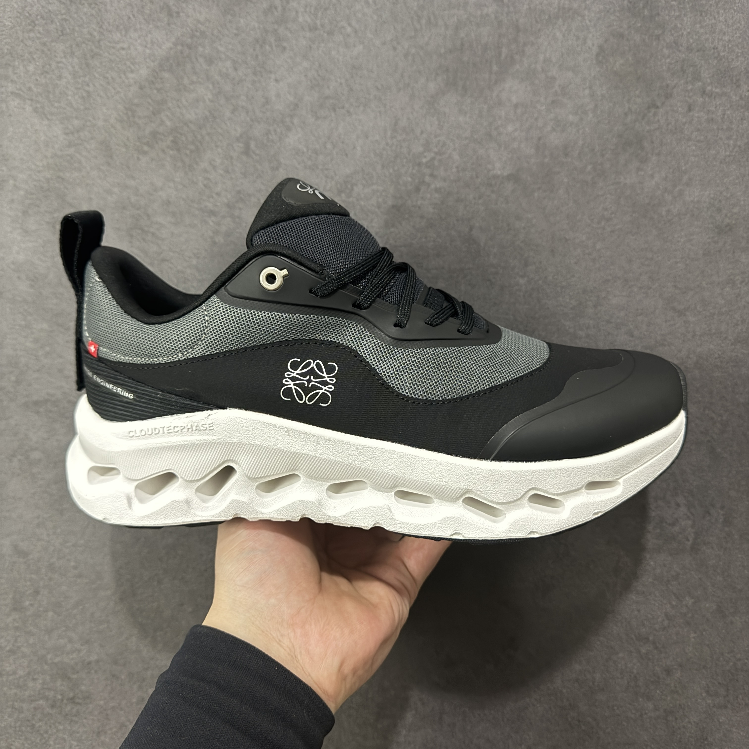 On Running Cloudtilt 2 LOEWE 