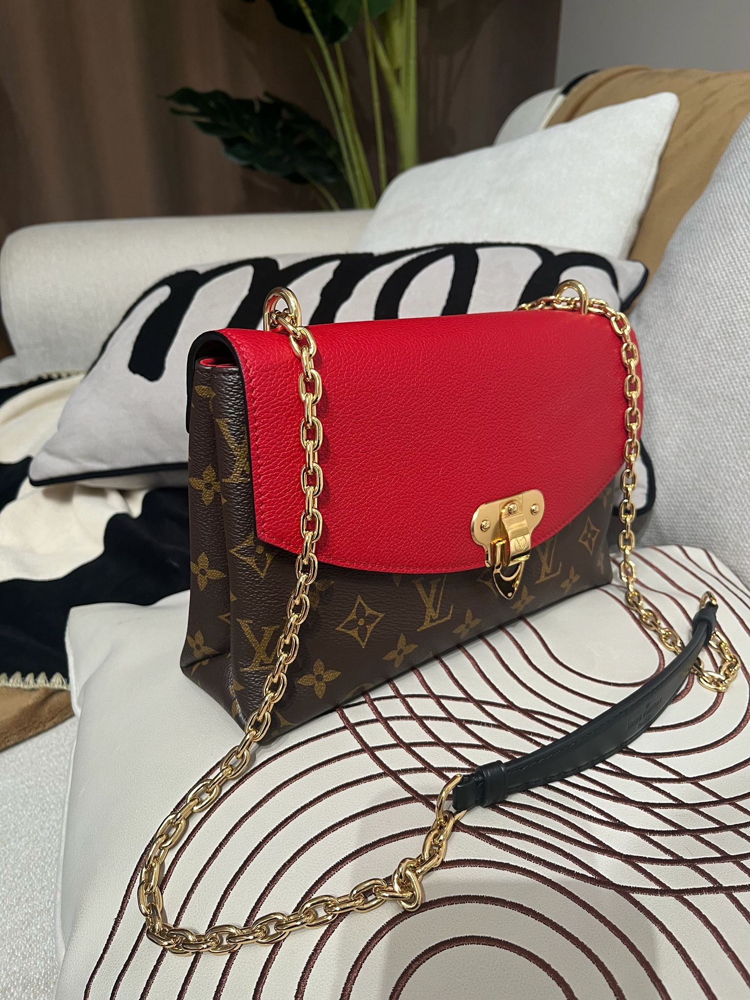 Lv Saint Placide Monogram Chain SHOULDER BAG M43713 100%Authentic ,98%new✅dust bag  