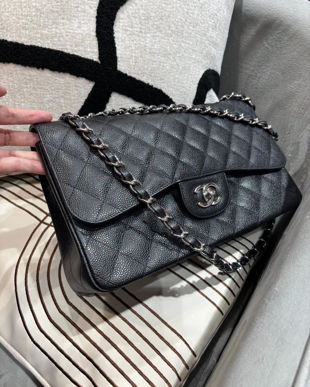Chanel classic flap jumbo A58600 cf30 黑色荔枝牛皮銀扣，100%Authentic, 95%new ✅18card✅dust bag ✅box  