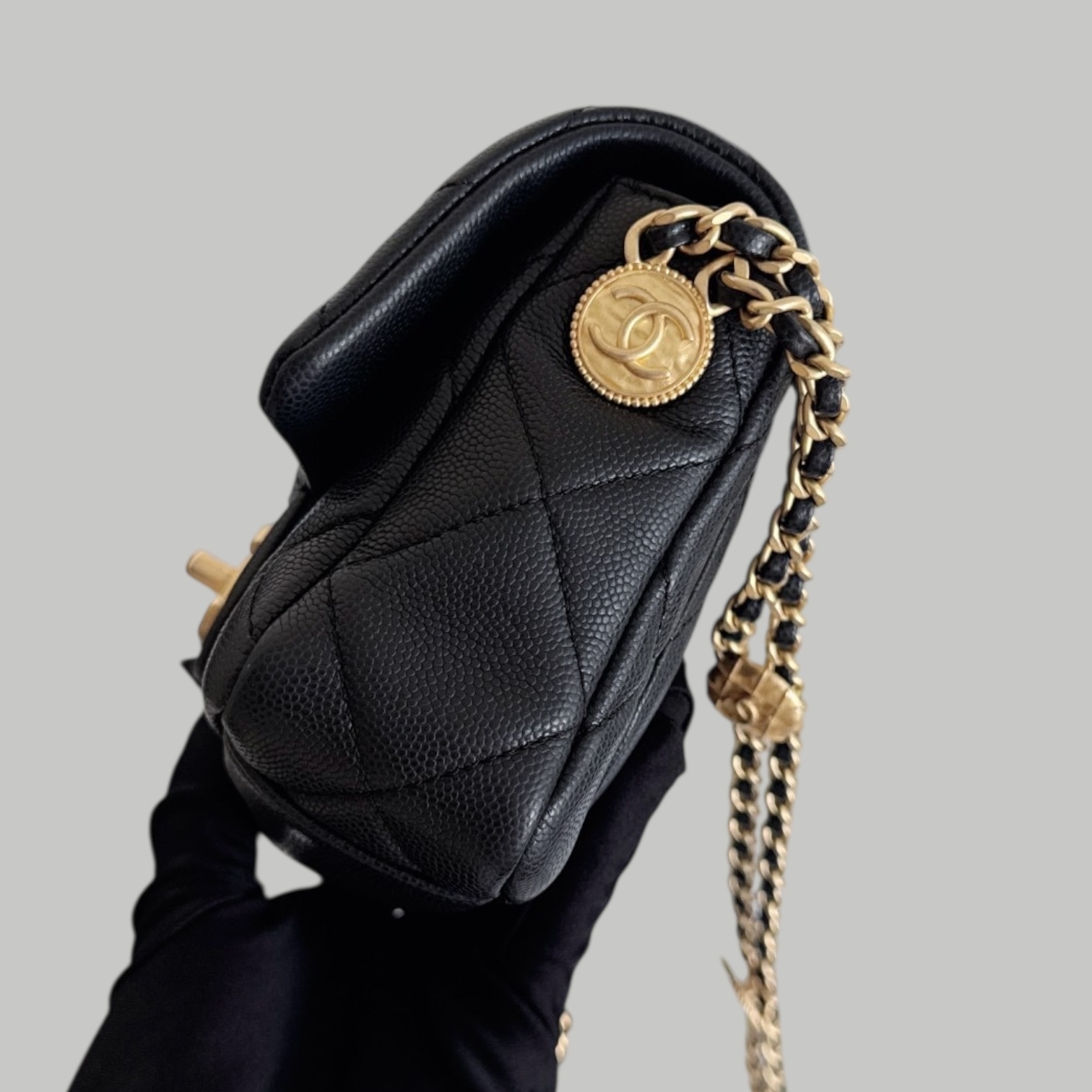 Chanel Caviar 22A 金幣鏈