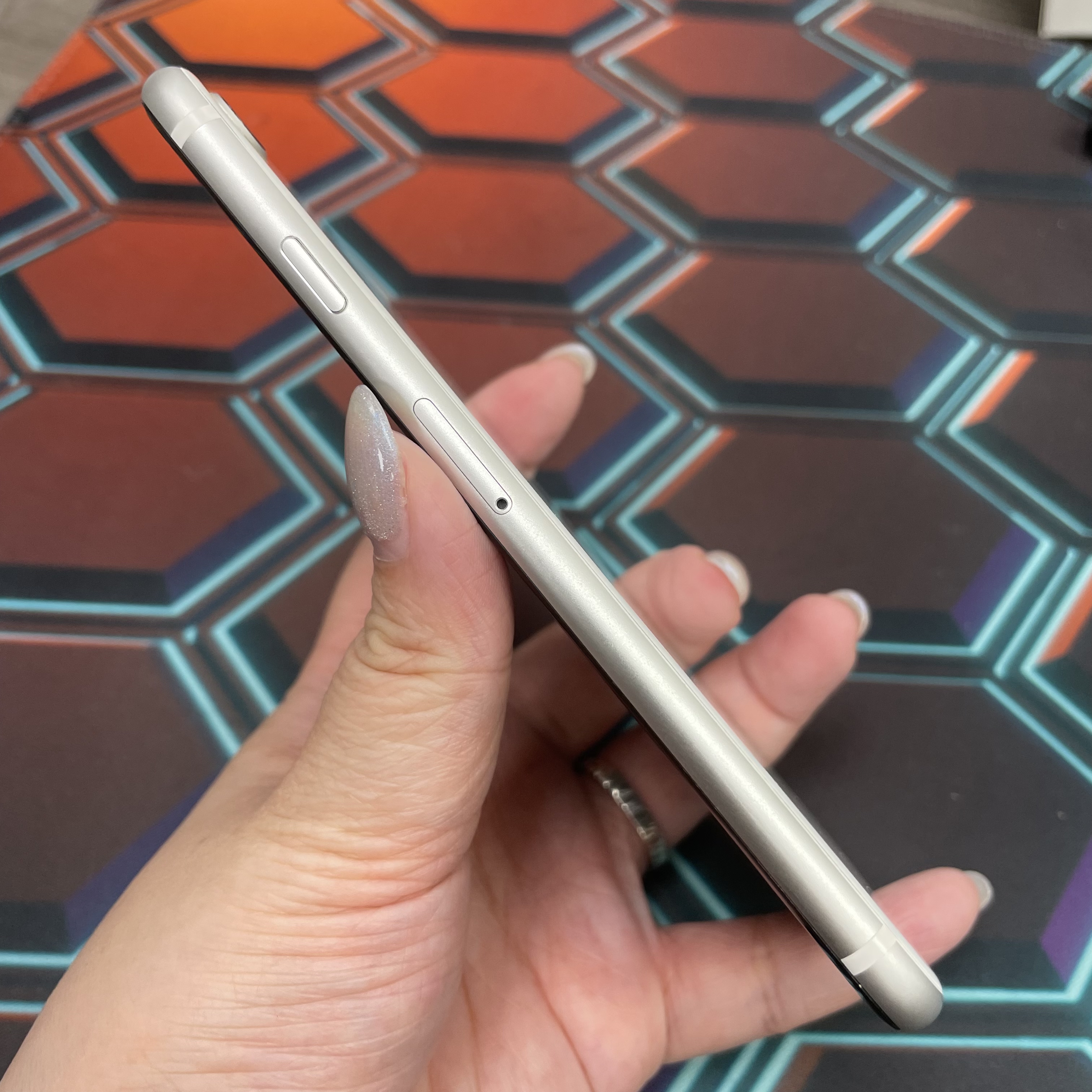 *7050 SE 2 勁靚機 128GB 電74 白色 white