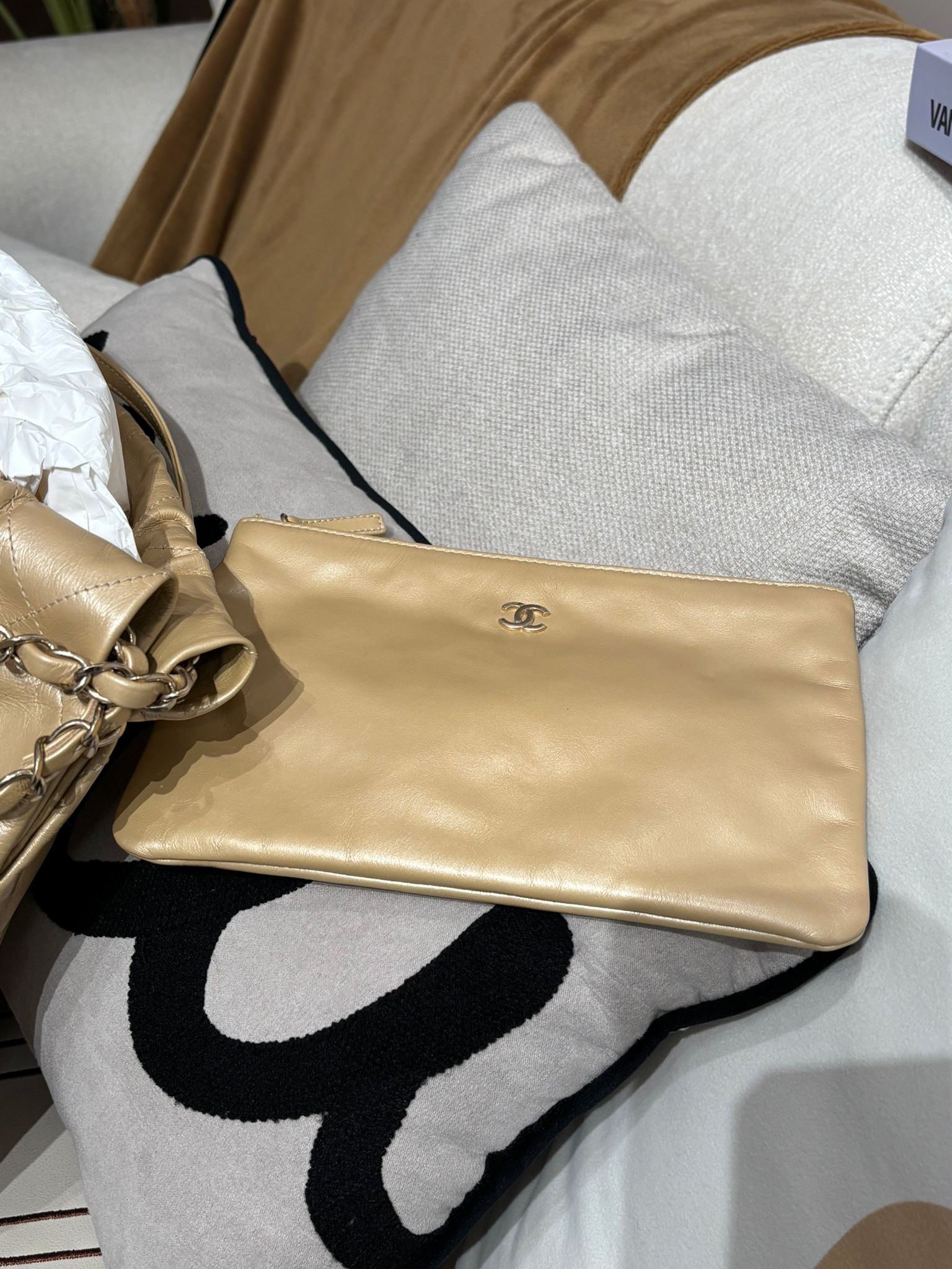 Chanel 22 small hobo Bag 100%Authentic ,98%new ✅專門店收據✅chip✅dust bag✅box
