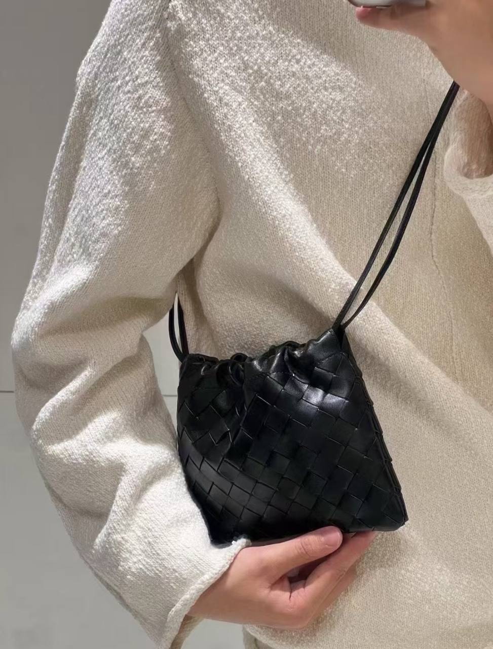 指定顏色限時優惠❣️訂貨📮 BV Small Dustbag 放得落電話 📲  Size 21x16x3 cm