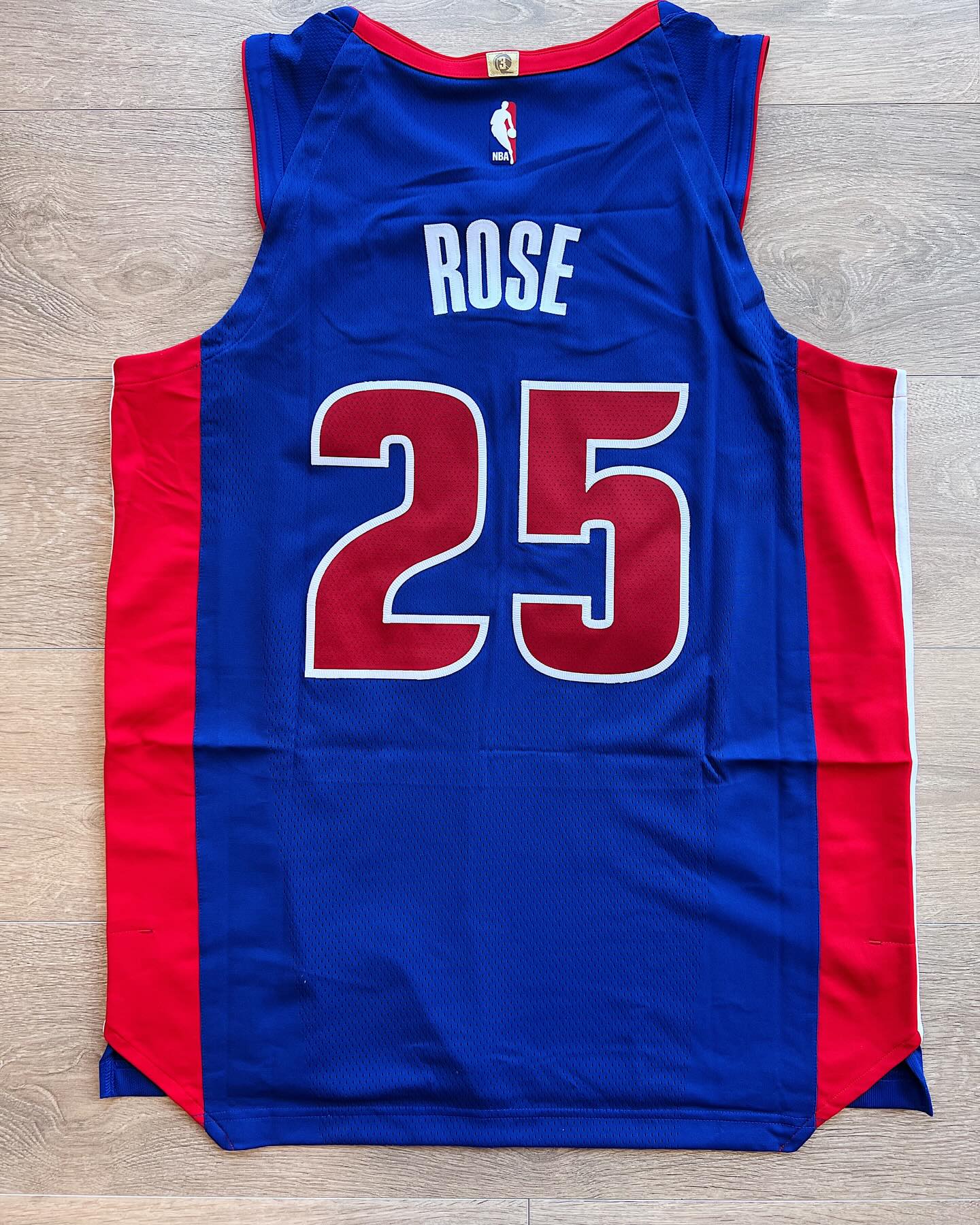 Derrick rose pistons au jersey
