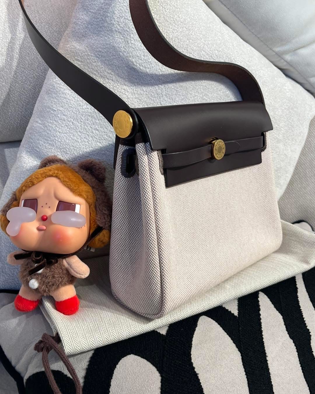 Hermes mini herbag  Stamp K (米白灰/威瑪犬米/烏木色)ecru/beige/ebene, 100%Authentic, 95%New✅Dust bag