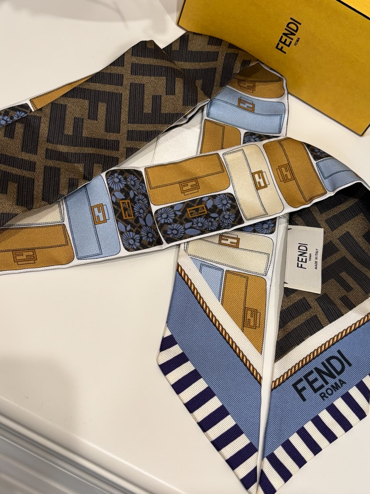 FENDI TWILLY SCARF 118x5cm silk 100%Authentic, 未使用品✅box