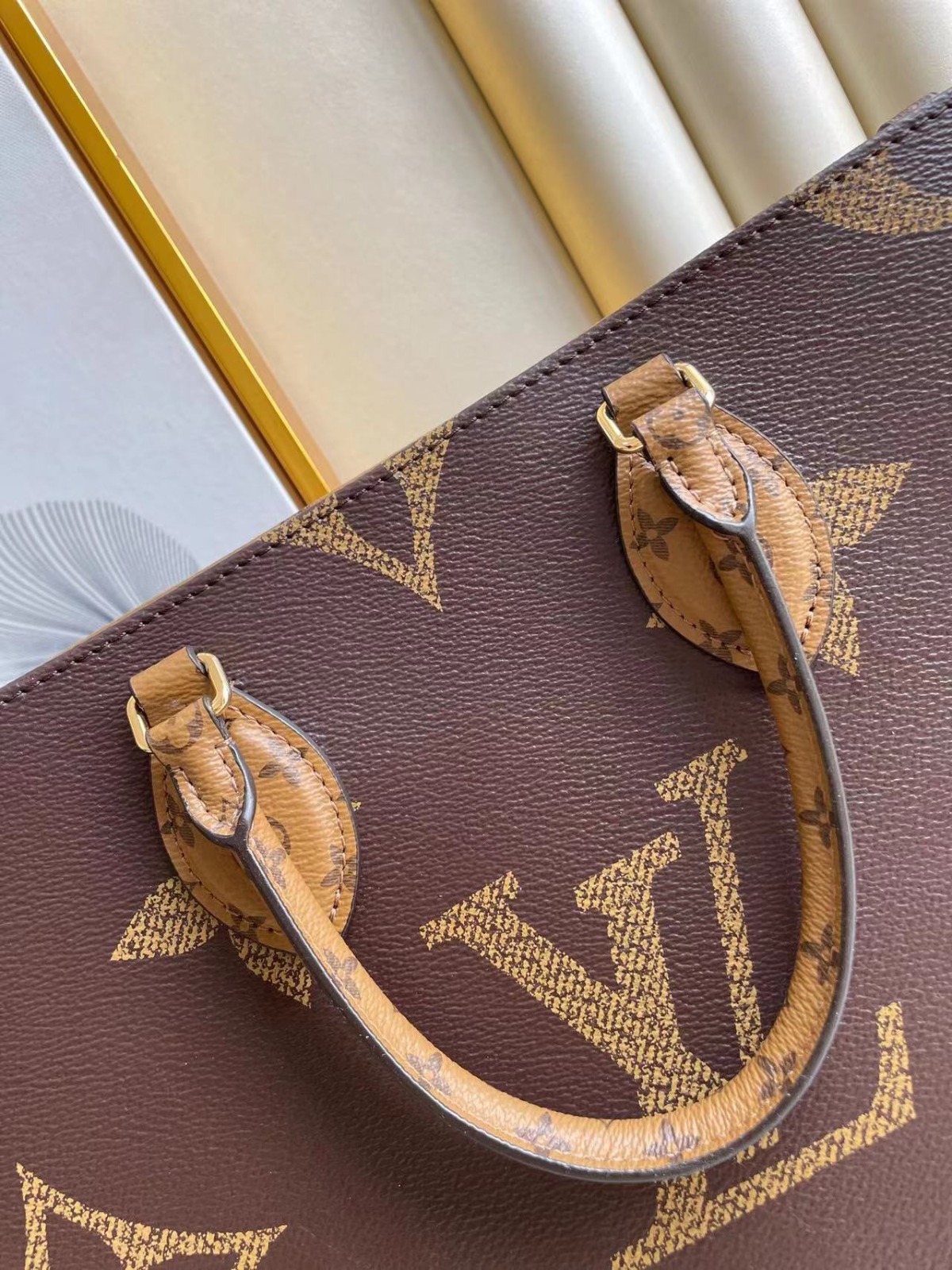 LV Onthego MM Monogram 雙色手挽袋 VIP Gift