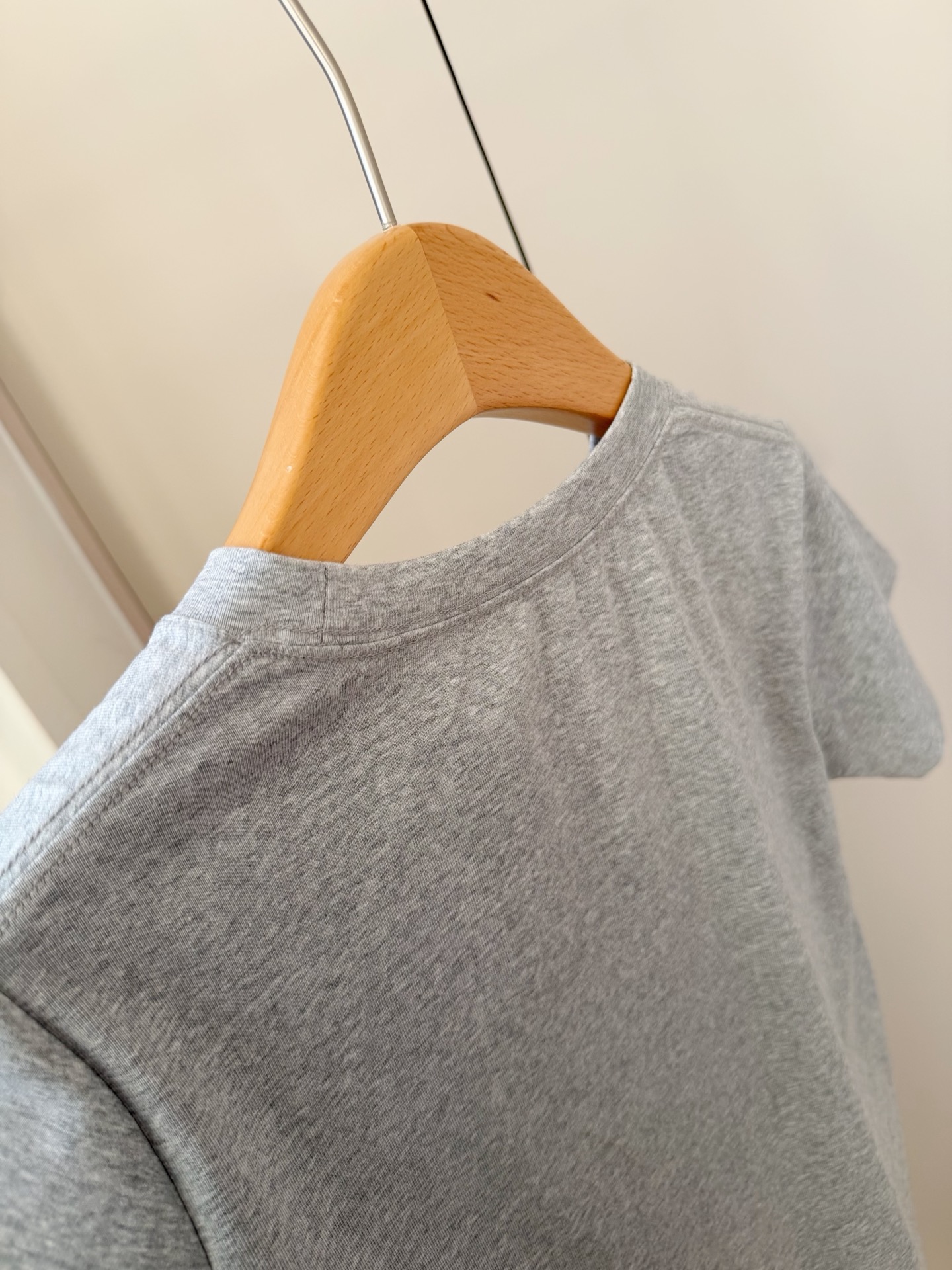 $150件。2件起$ 140件。Mardi Mercredi 經典狗狗印花短袖 Tee