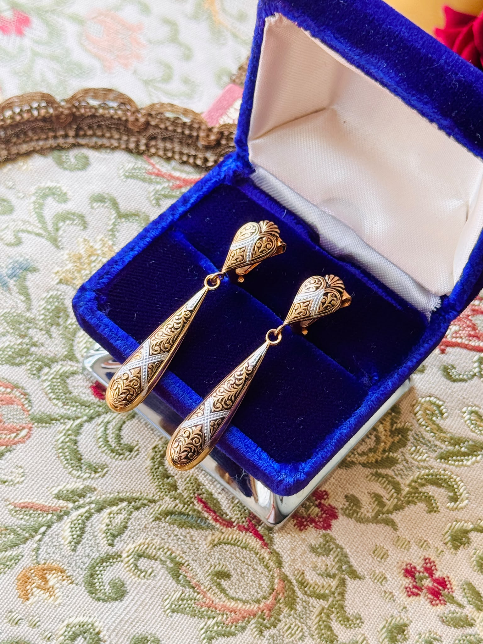 Vintage C.a. 1980-90s Stamped "Spain" Damascene Style Dangle Clip Earrings - New Old Stock(MT2624)