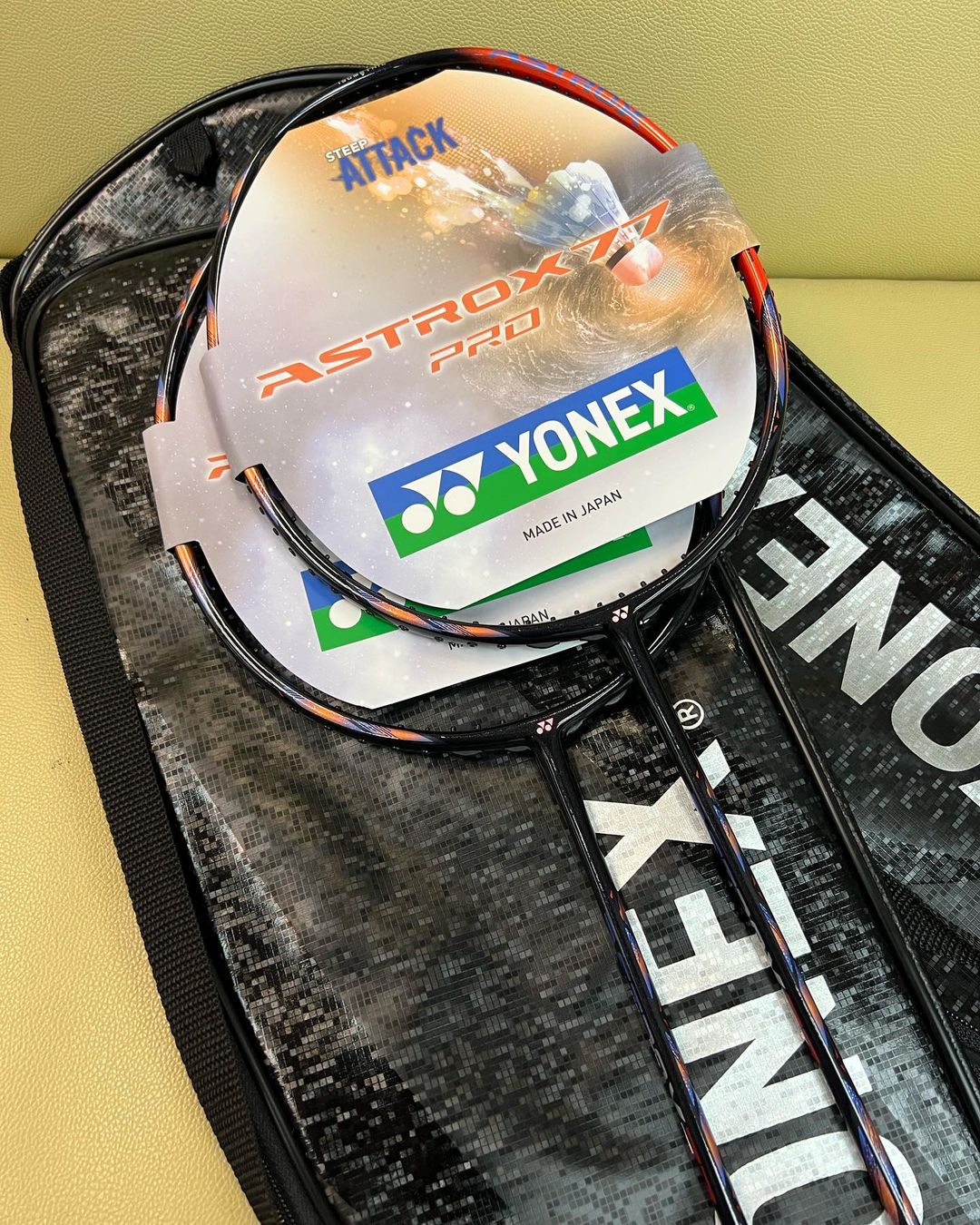 ラケット ASTROX 77 PRO 3U5 Amazon | ヨネックス ASTROX 77 Pro バドミントンラケット (ガットなし