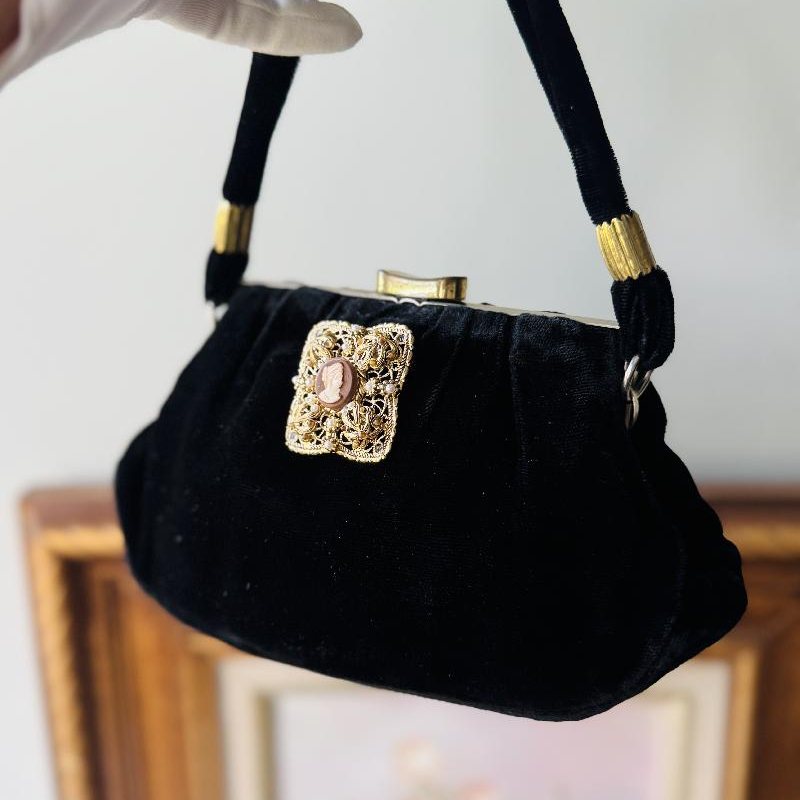 C.a.1940s Black Velvet Evening Bag with Gilded Cameo Brooch Embellishment (MT2375)