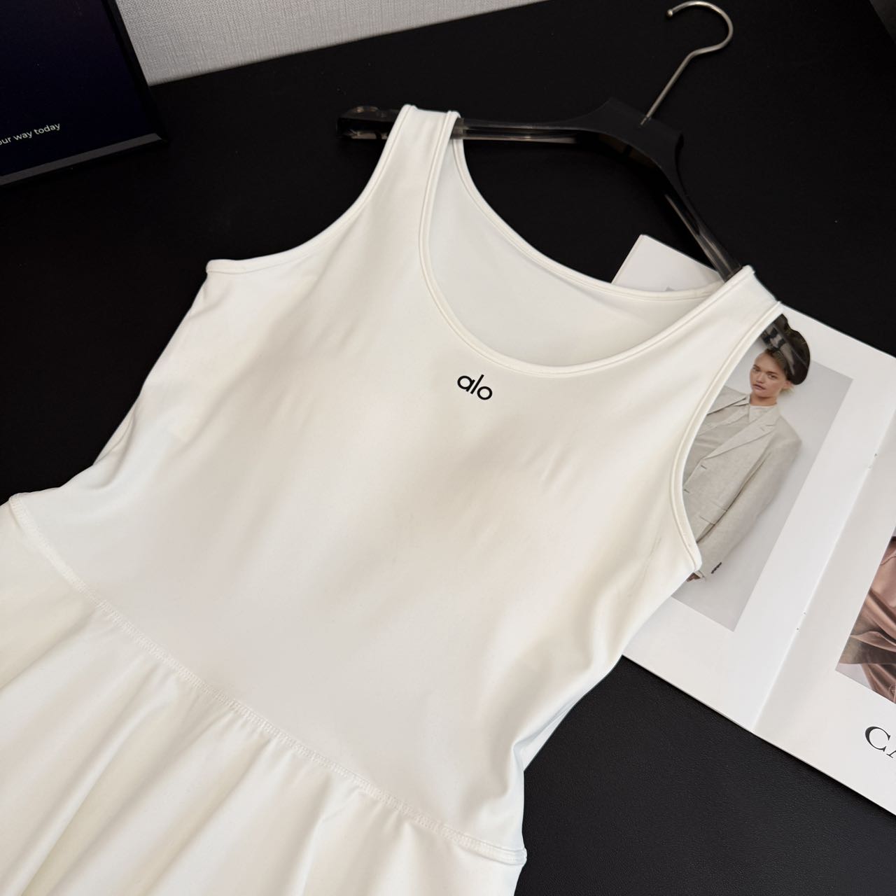 Alo 不規則百褶運動連身裙