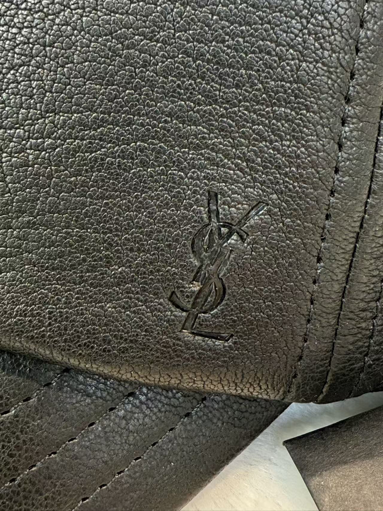 【減價平過原價一半有多‼️】YSL品牌logo浮雕圖案 全黑 小羊皮 鴨舌帽